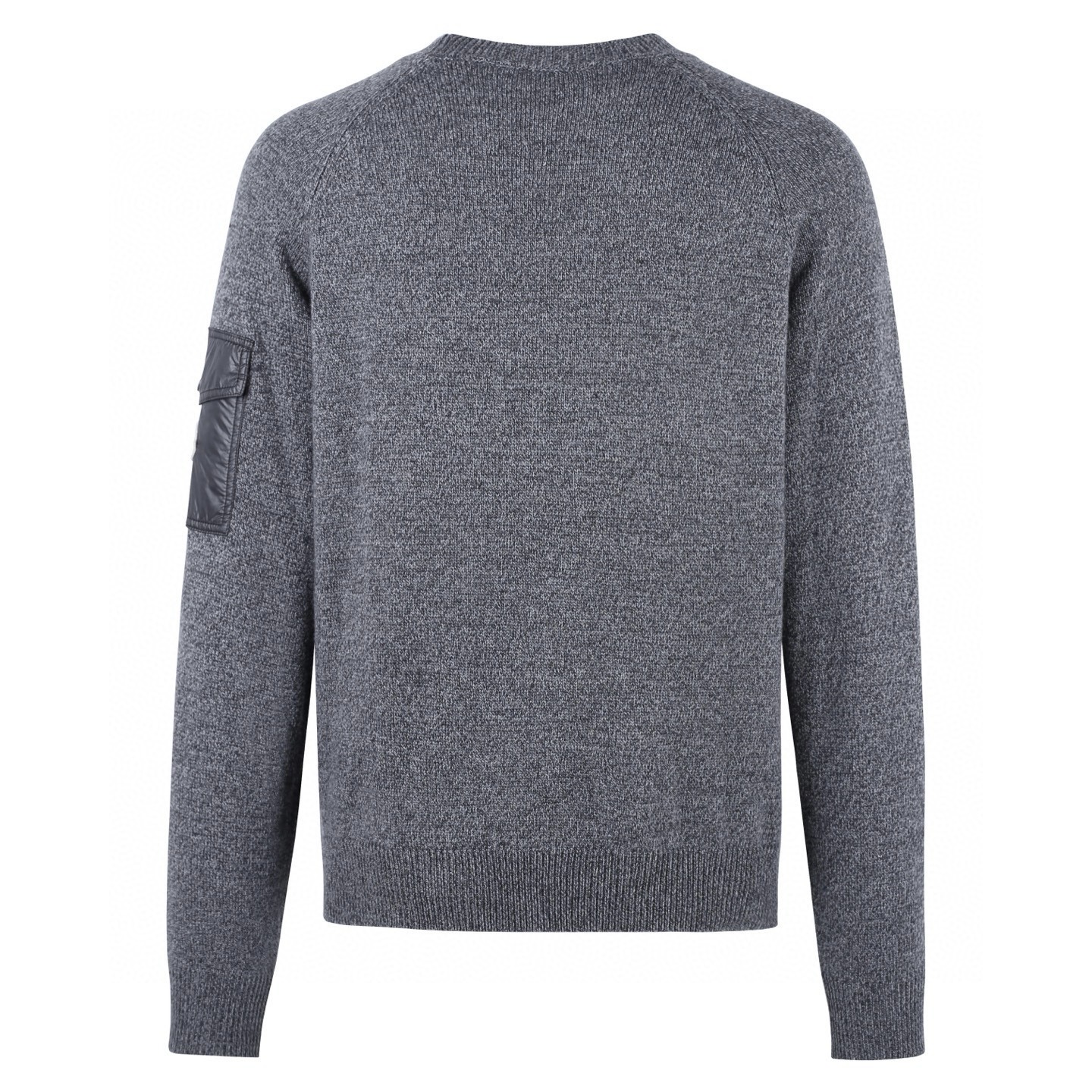 💰240【独家供应】
Moncler 蒙口袖口袋圆领毛衣
原版6,950购入开发，面料采用30%羊毛双股混纺毛料，羊毛主体保证了衣物的保暖性和舒适度，少量锦纶与氨纶的加入使弹性和耐磨性得到显著提升。罗纹装饰部件则选用了100%羊毛，进一步提升了整体的质感。通过高针数细针距织机，结合内部纱线井井有条的走向，浮线被巧妙的编织收纳，几乎无多余的线头杂乱，袖部尼龙口袋点缀品牌标识，低调奢华。
Size:S-M-L-XL