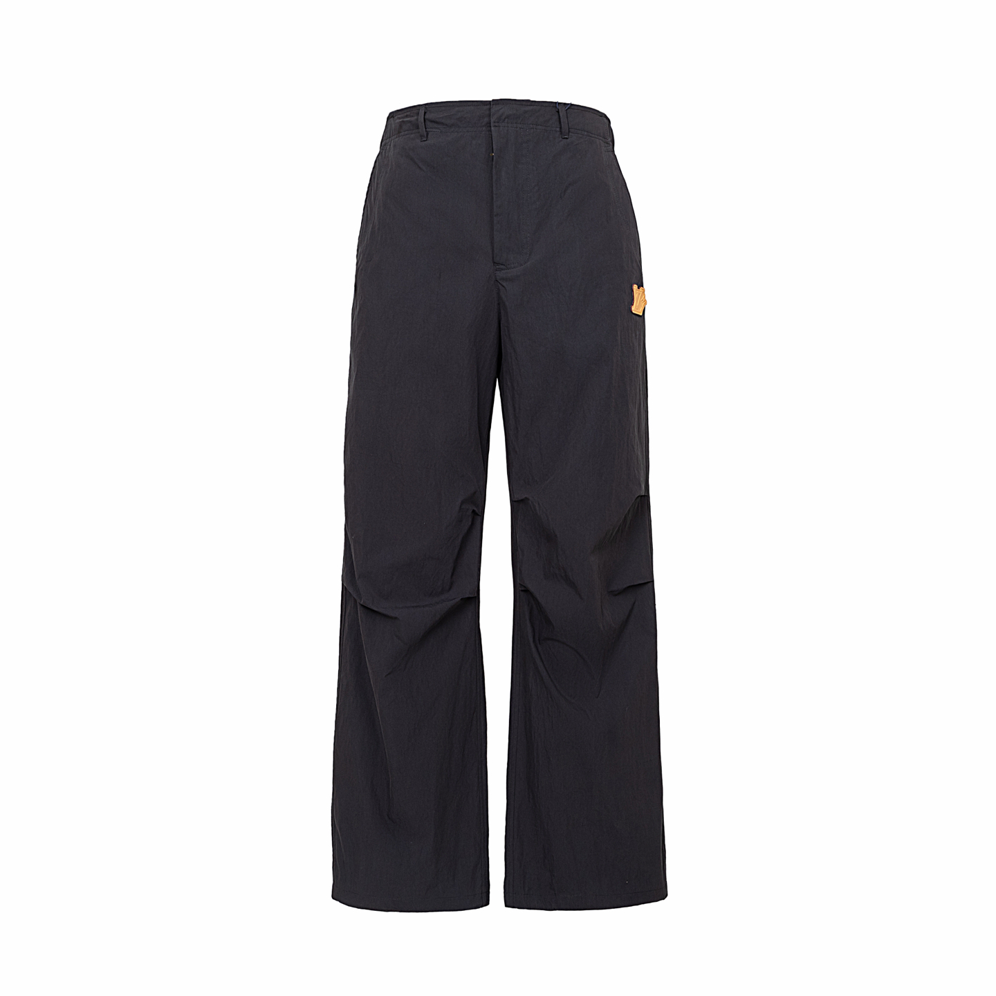 P265 1v 26SS Pantalón casual con etiqueta en relieve de flor pequeña. El tejido está hecho de una mezcla de precisión d…