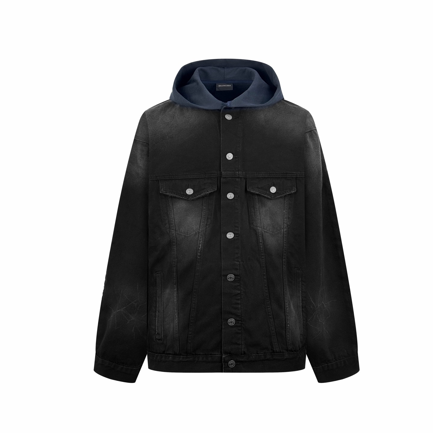 P295 BLCG 25FW Chaqueta vaquera con capucha, bordado de letras y paneles combinados. Desarrollo comprado originalmente …