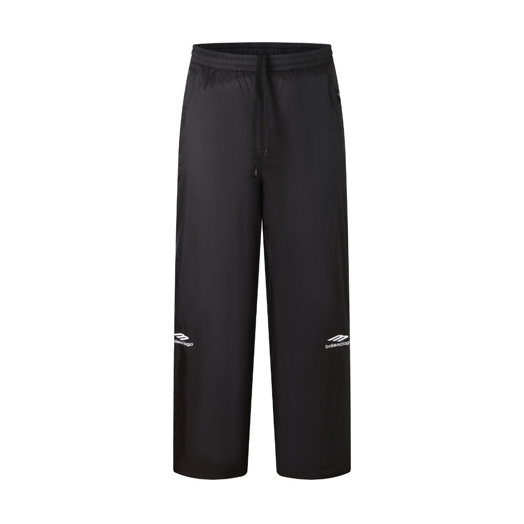 P245 BLCG 25FW pantalones largos forrados de esquí con estampado 3B. La tela utiliza 100% nailon técnico ligero y mate,…