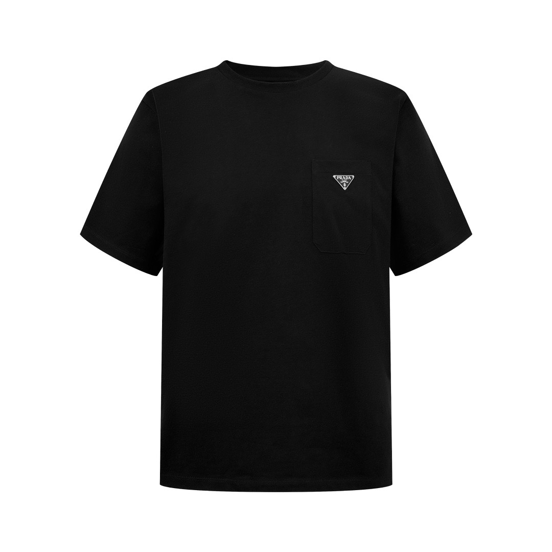 P130 Pra 23SS Manga corta con bolsillo con logo triangular (negro) La tela está hecha de seda lisa de algodón suave hec…