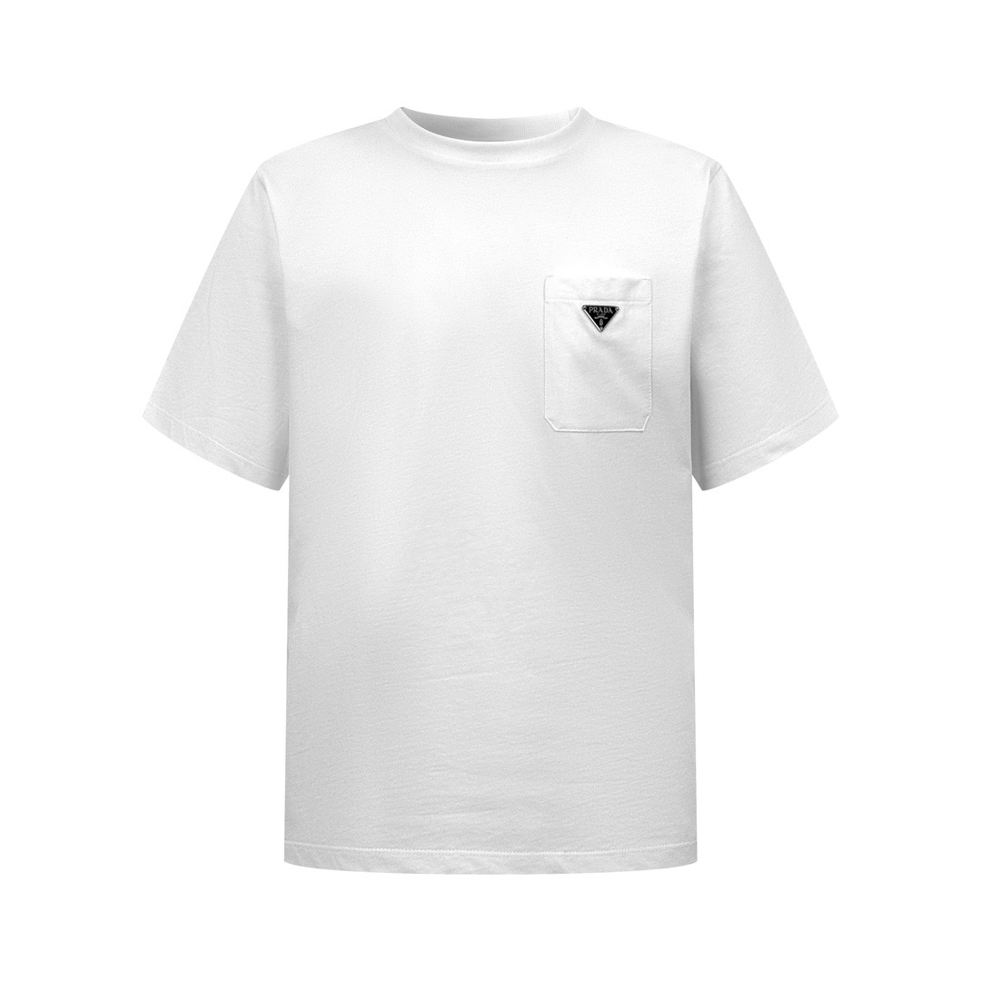 P130 Pra 23SS Manga corta con bolsillo con logotipo triangular (blanco) La tela está hecha de una tela lisa de algodón …