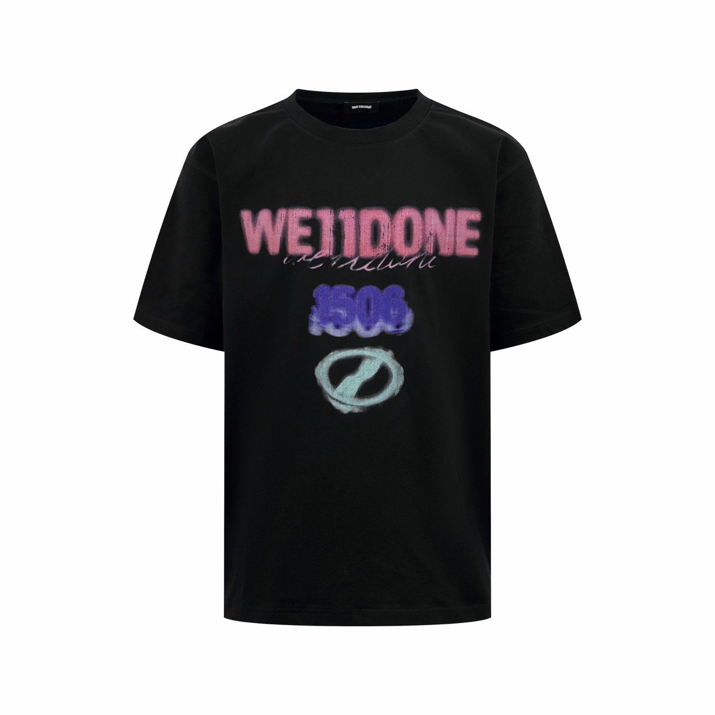P110 We11done Camiseta de manga corta con estampado de pulverización de color (negro). El tejido utiliza algodón person…