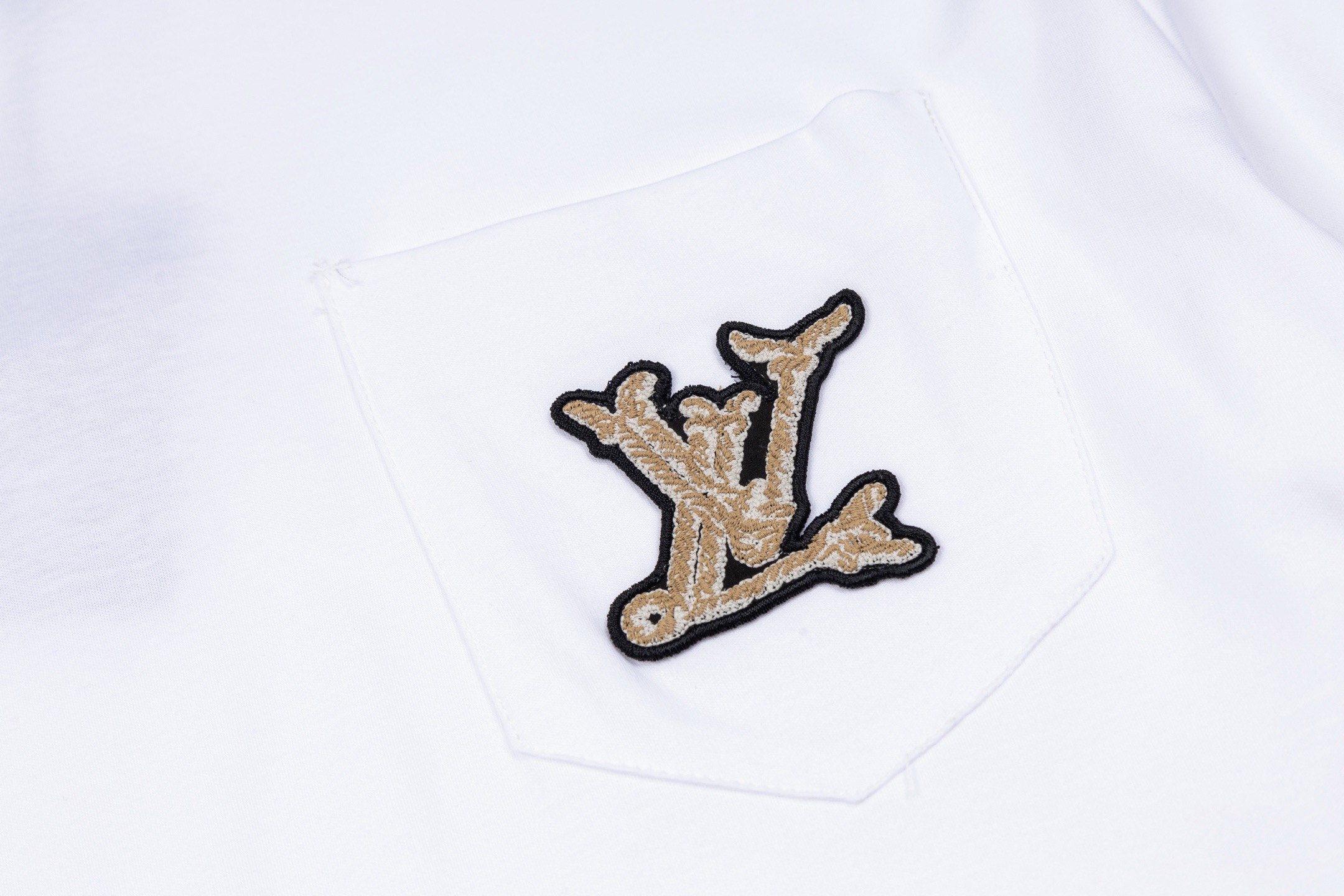 Louis Vuitton 1v 25SS 航海系列金属刺绣标识口袋短袖