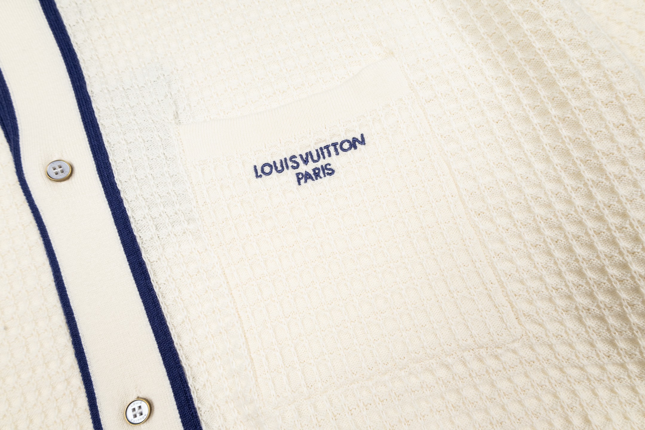 Louis Vuitton 1v 26SS 华夫格撞色口袋字母刺绣短袖衬衫
