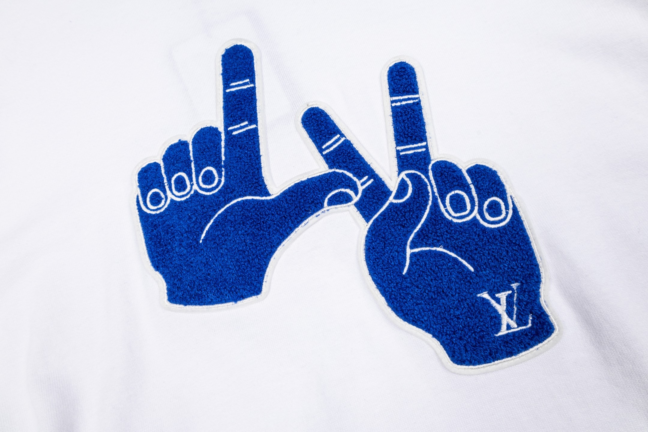 Louis Vuitton 1v 26SS 字母手势拼色刺绣针织短袖