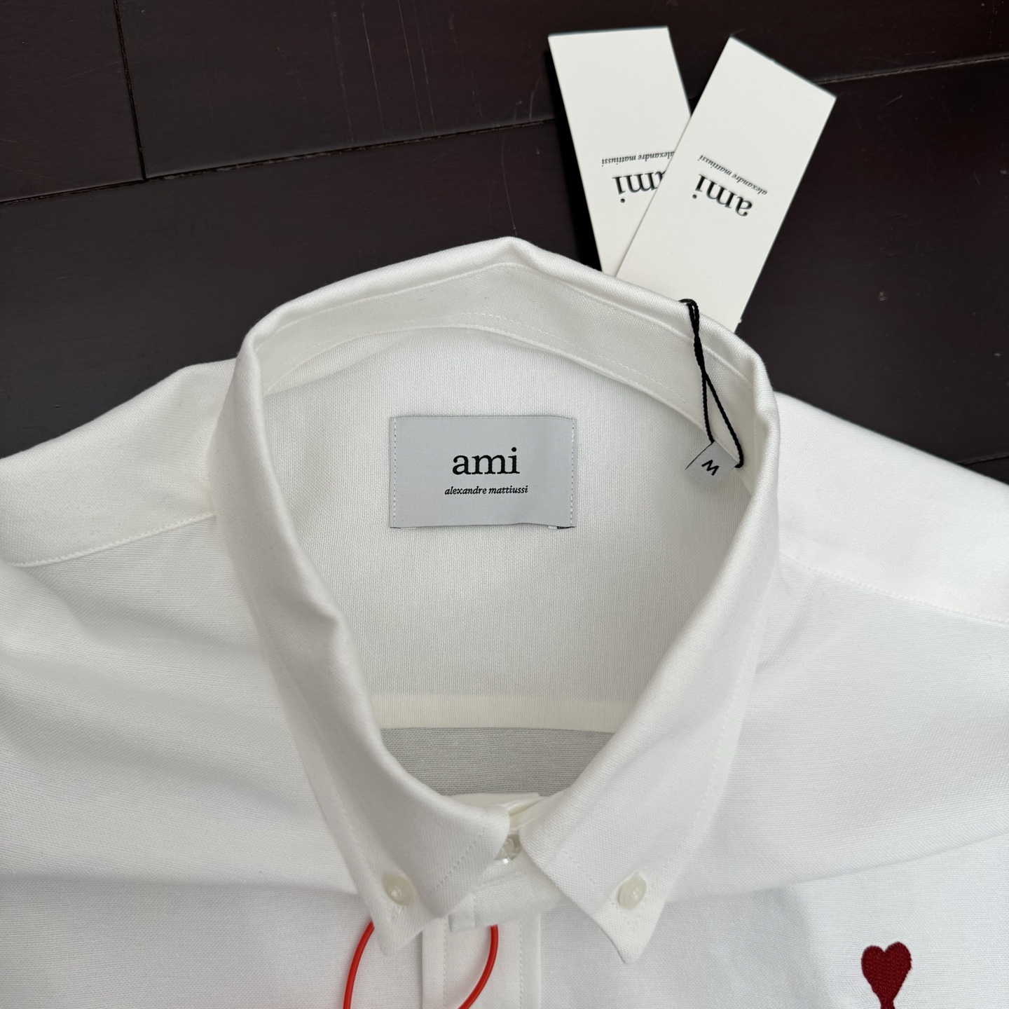 Luxurious Ami Paris Box Shirt: Customized Elegance with Love Embroidery and Premium Quality. - 图片 6