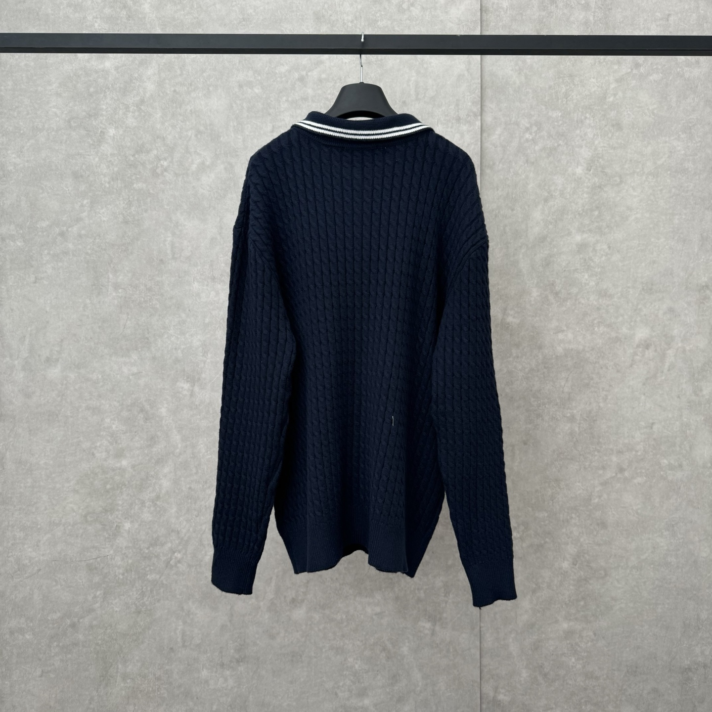 MiuMiu Embroidered Cashmere Knit Polo Shirt with 3D Logo Decoration - 图片 2