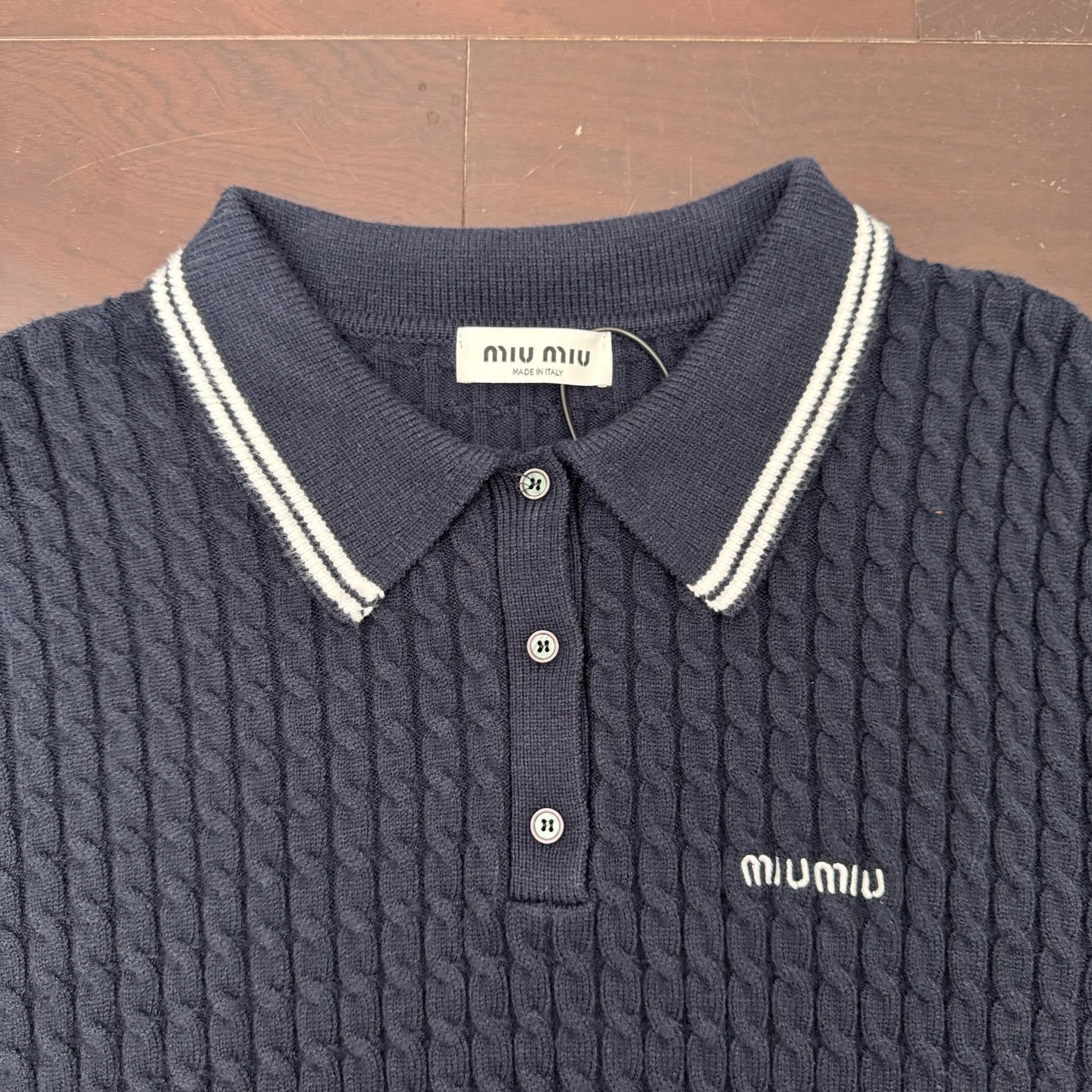 MiuMiu Embroidered Cashmere Knit Polo Shirt with 3D Logo Decoration - 图片 5