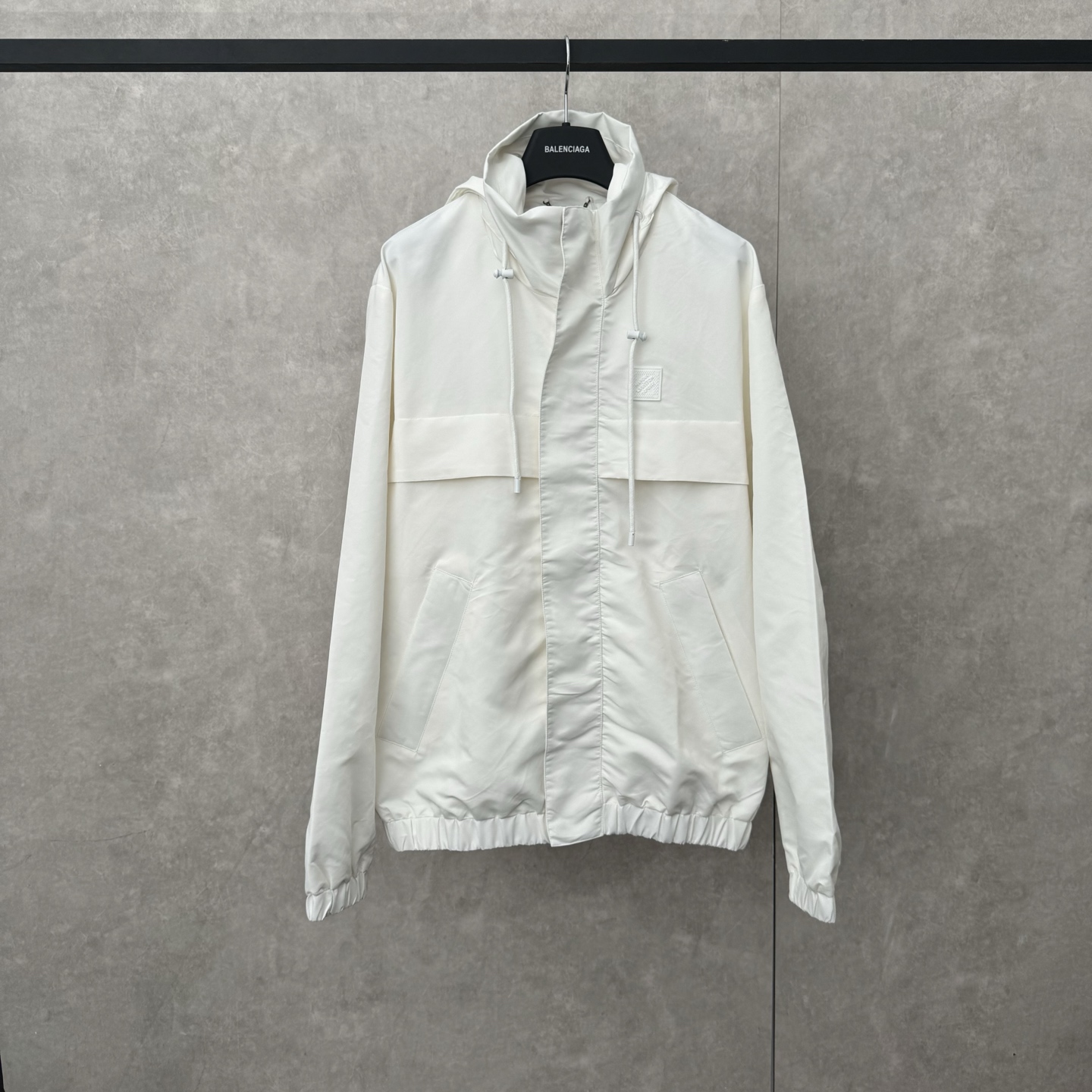 NO:528332,1V 25 new letter badge spliced ​​jacquard hooded jacket SIZE M-3XL,,jackets & coats,hats,alexander wang198609091V 25新款字母徽章拼接提花连帽冲锋衣外套 SIZE M-3XL,,jackets & coats,hats,alexander wang,Men's clothing