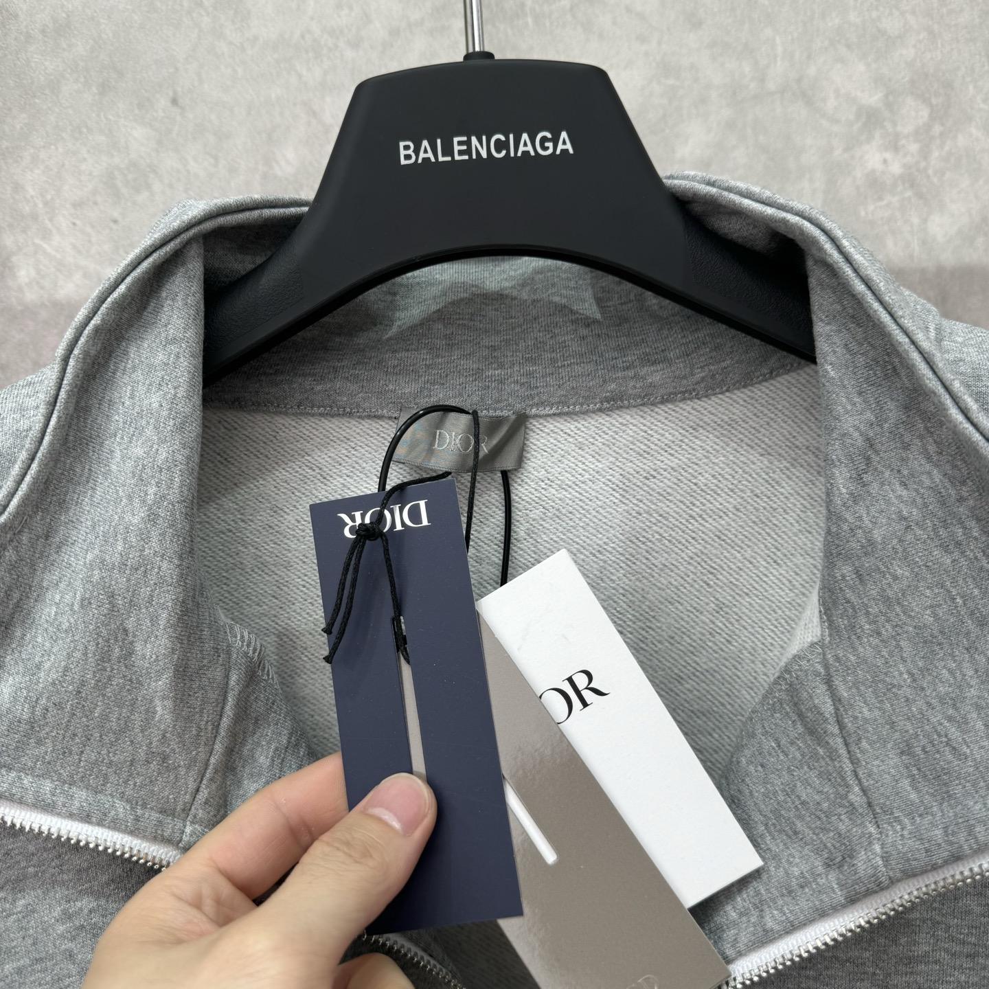 Dior Dior 迪奥刺绣CD标志轻抓柔套装灰半拉链卫衣