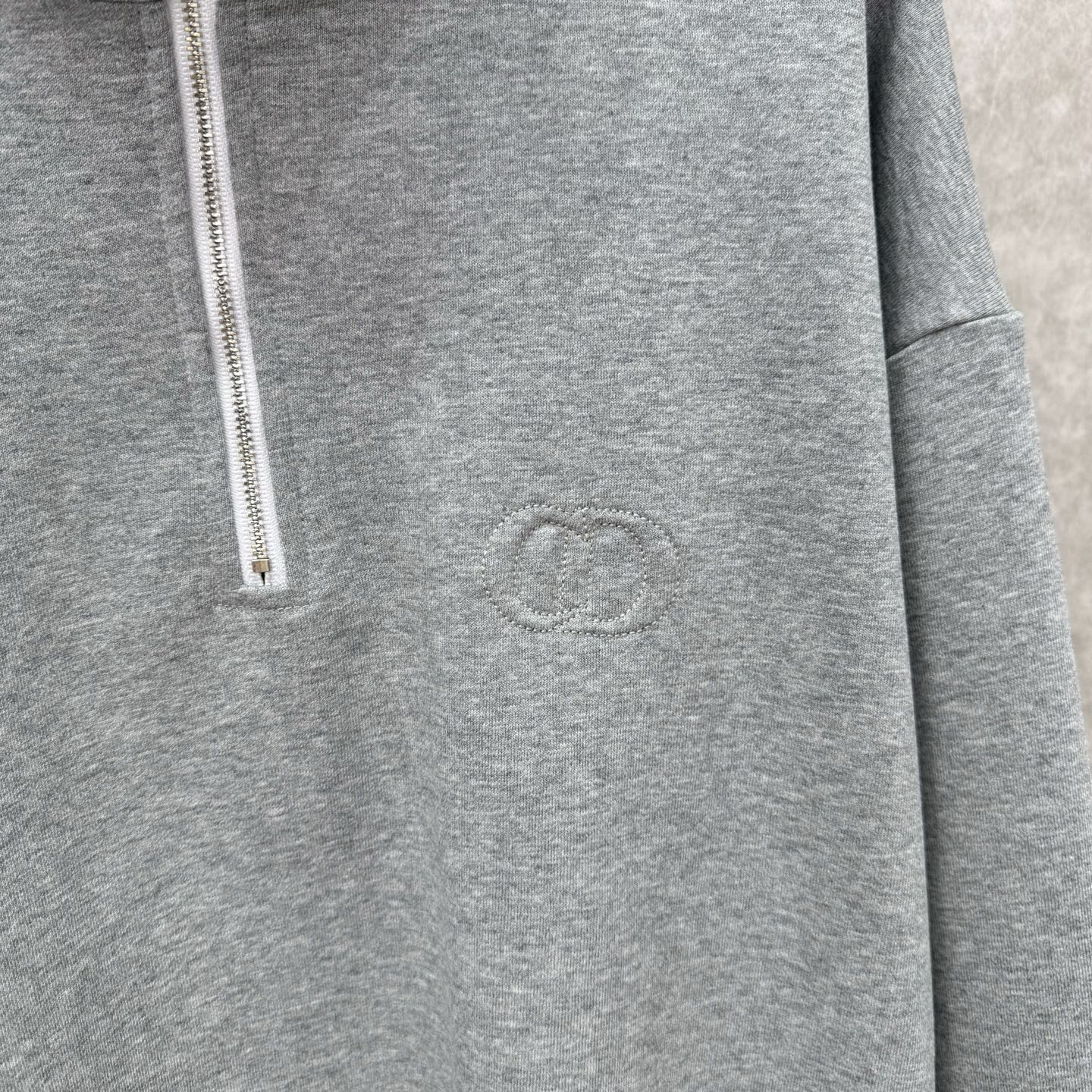 Dior Dior 迪奥刺绣CD标志轻抓柔套装灰半拉链卫衣