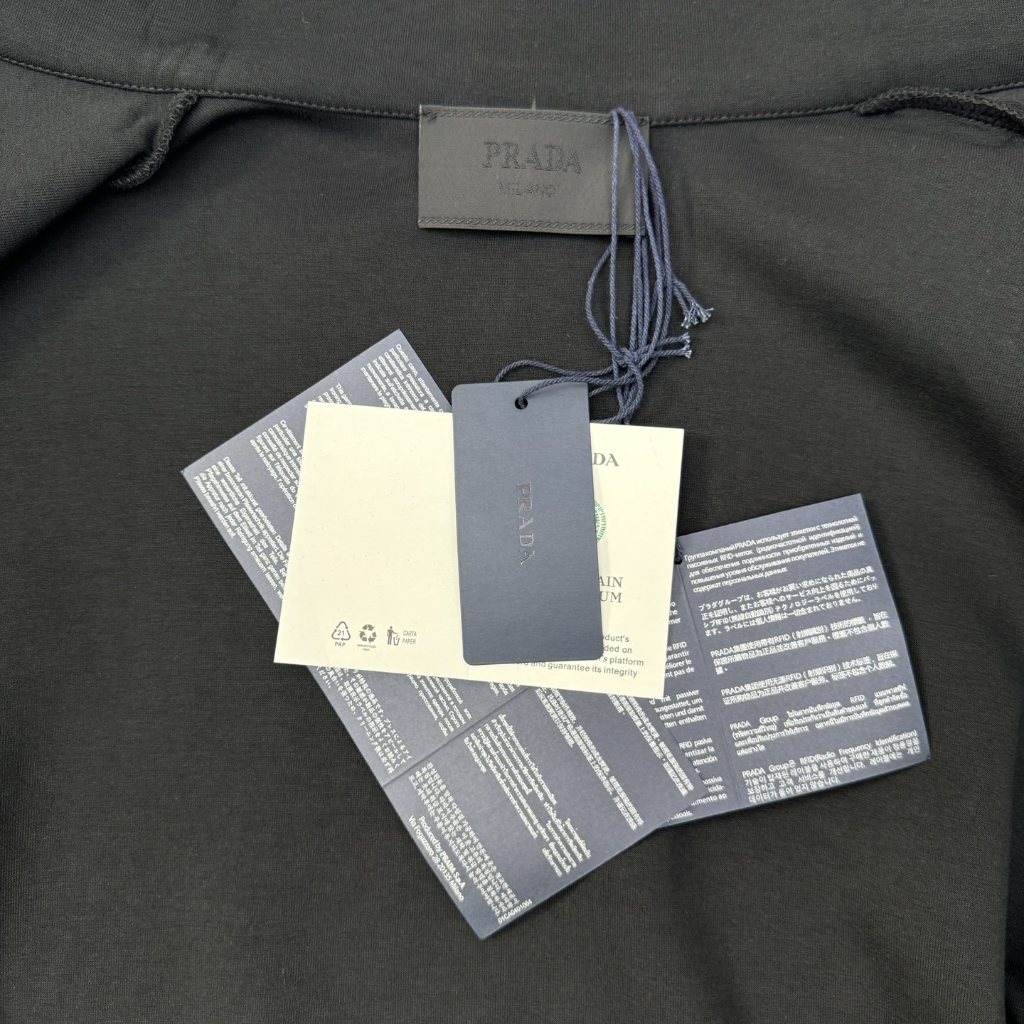 Prada 25SS Black Zip-Up Jacket with Triangle Logo - Stylish & Comfortable 9 i1760891668856 9158 0 8