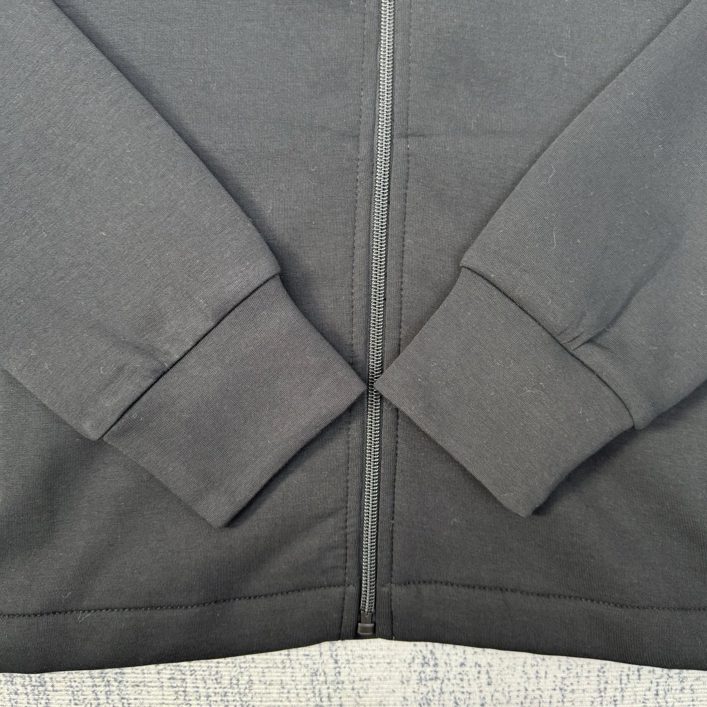 Prada 25SS Black Zip-Up Jacket with Triangle Logo - Stylish & Comfortable 5 i1760891670611 5555 0 4