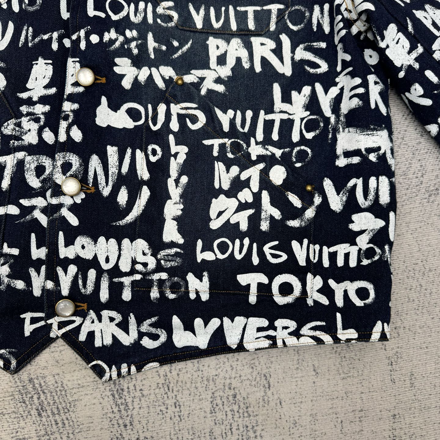 1v 25FW 新款牛仔套装外套
SIZE 46/48/50/112 💰p385