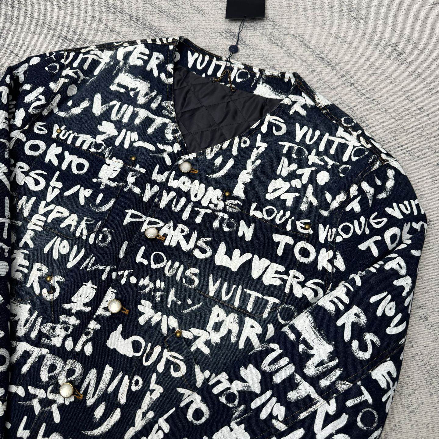 1v 25FW 新款牛仔套装外套
SIZE 46/48/50/112 💰p385