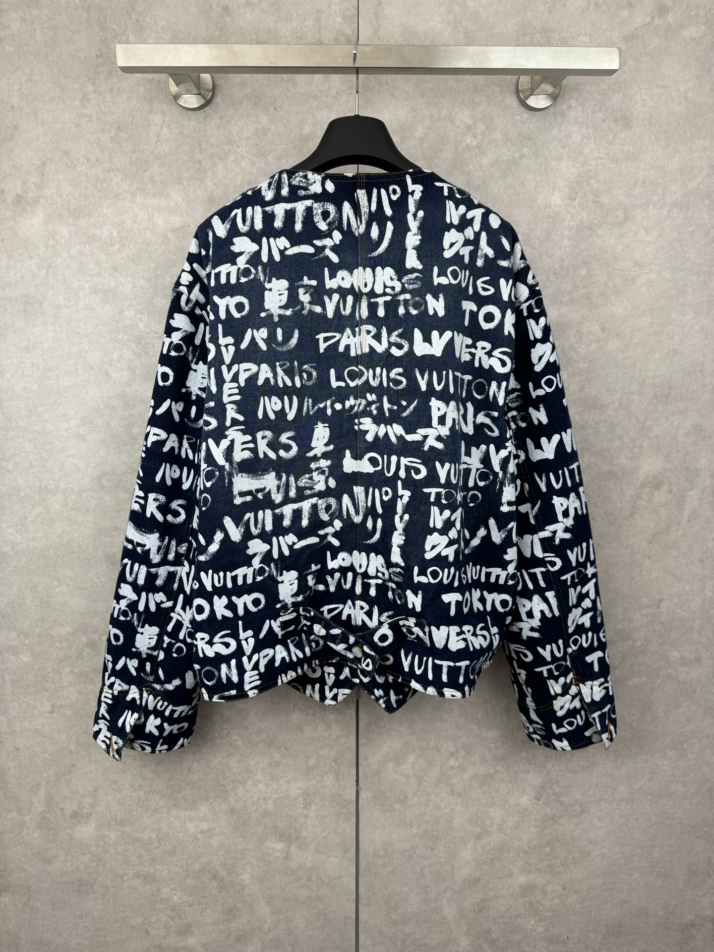 1v 25FW 新款牛仔套装外套
SIZE 46/48/50/112 💰p385