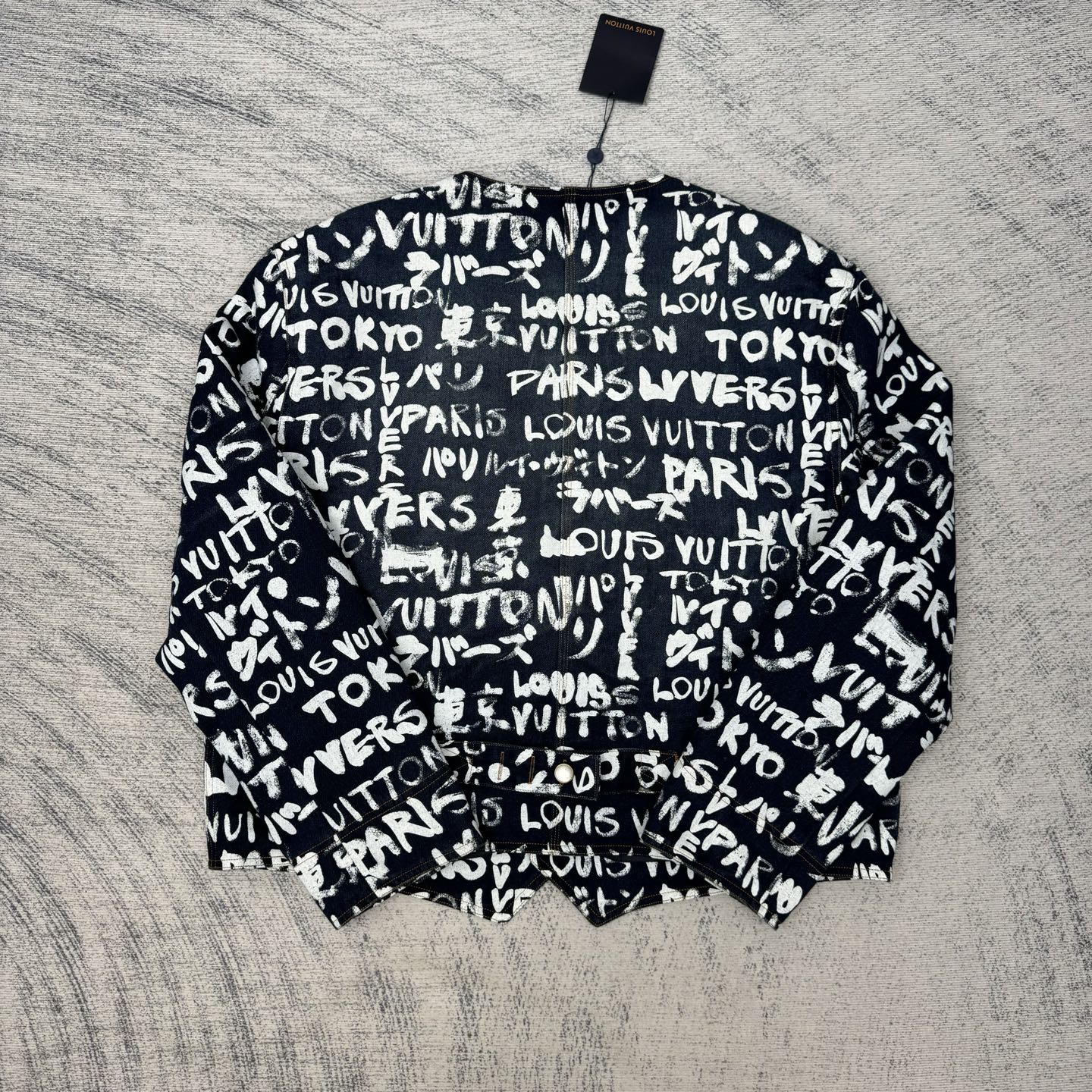 1v 25FW 新款牛仔套装外套
SIZE 46/48/50/112 💰p385