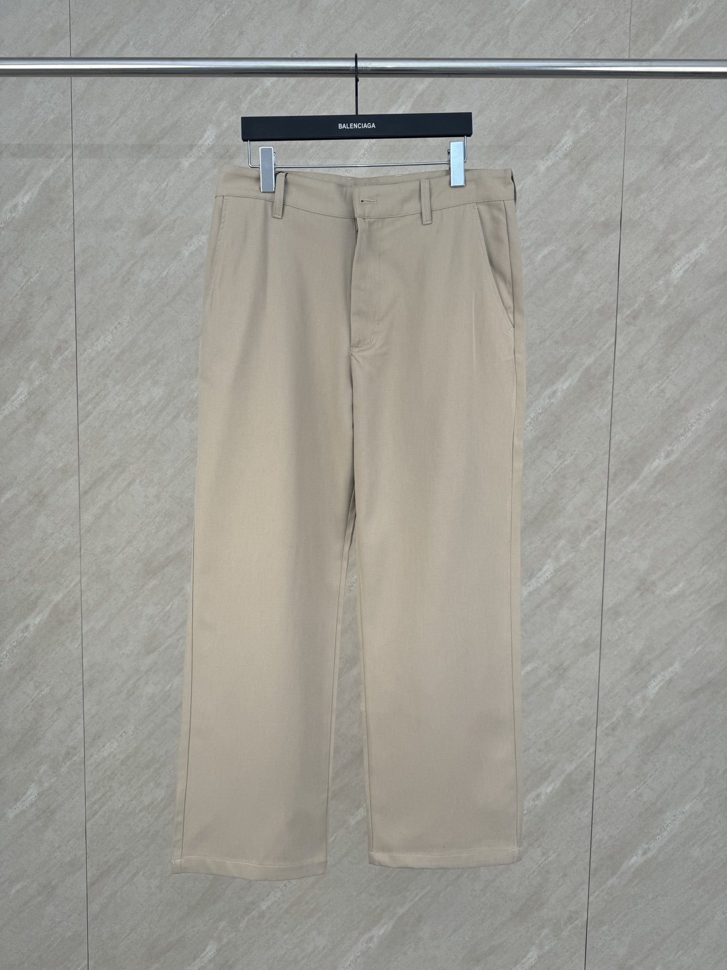 P213 1V SS26 Pantalón recto bordado corona color liso Talla: S/M/L/XL