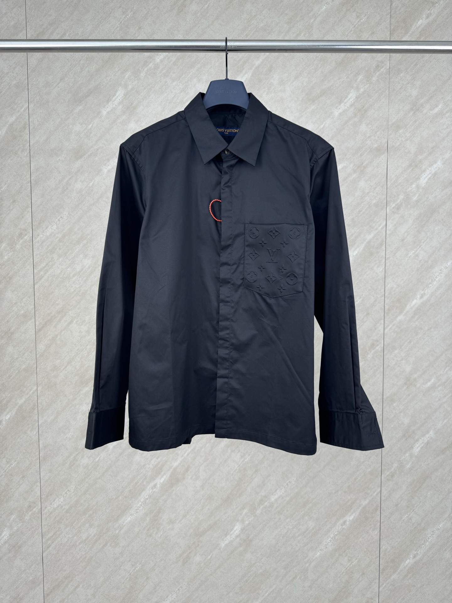 P190 1v Camisa manga larga monograma grabado bolsillo solapa talla s/m/l/xl