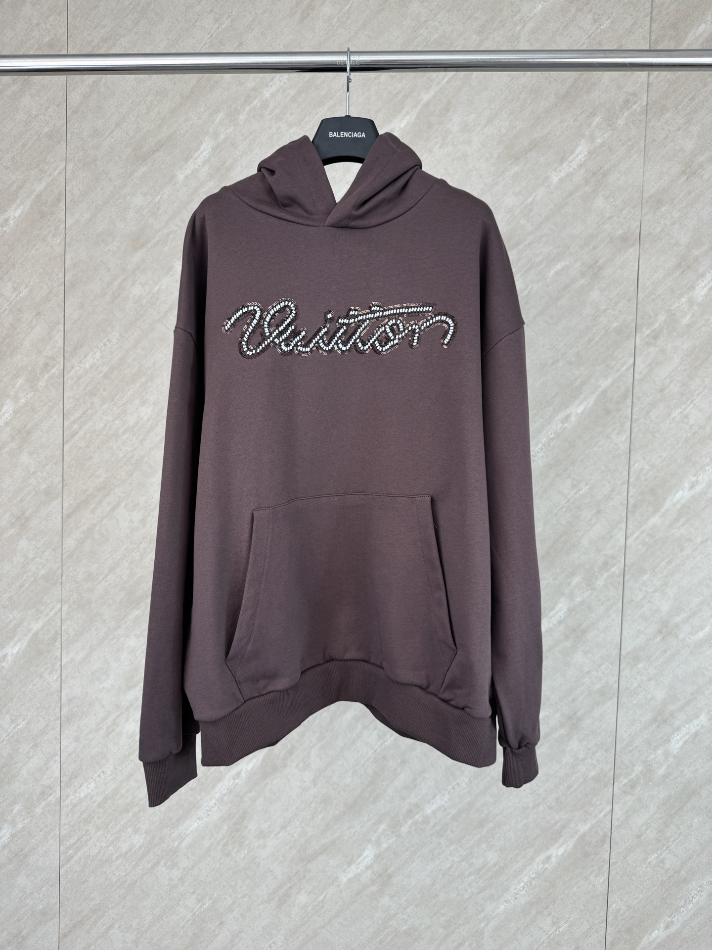 P245 1v SS26 sudadera con capucha con cuentas de canguro de principios de primavera Talla: S/M/L/XL