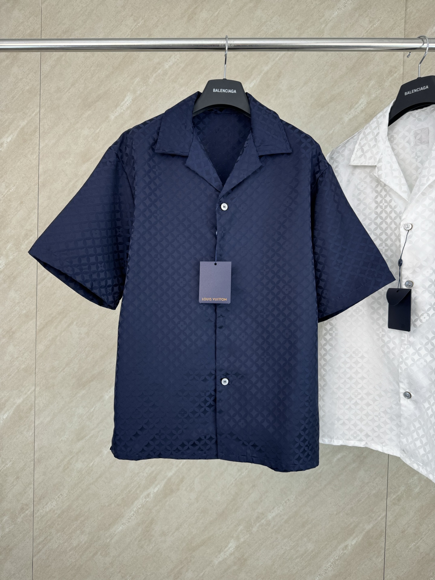 P180 1v FW25 Nigo joint Monogram traje jacquard con estampado oscuro camisa de manga corta Talla: S/M/L/XL