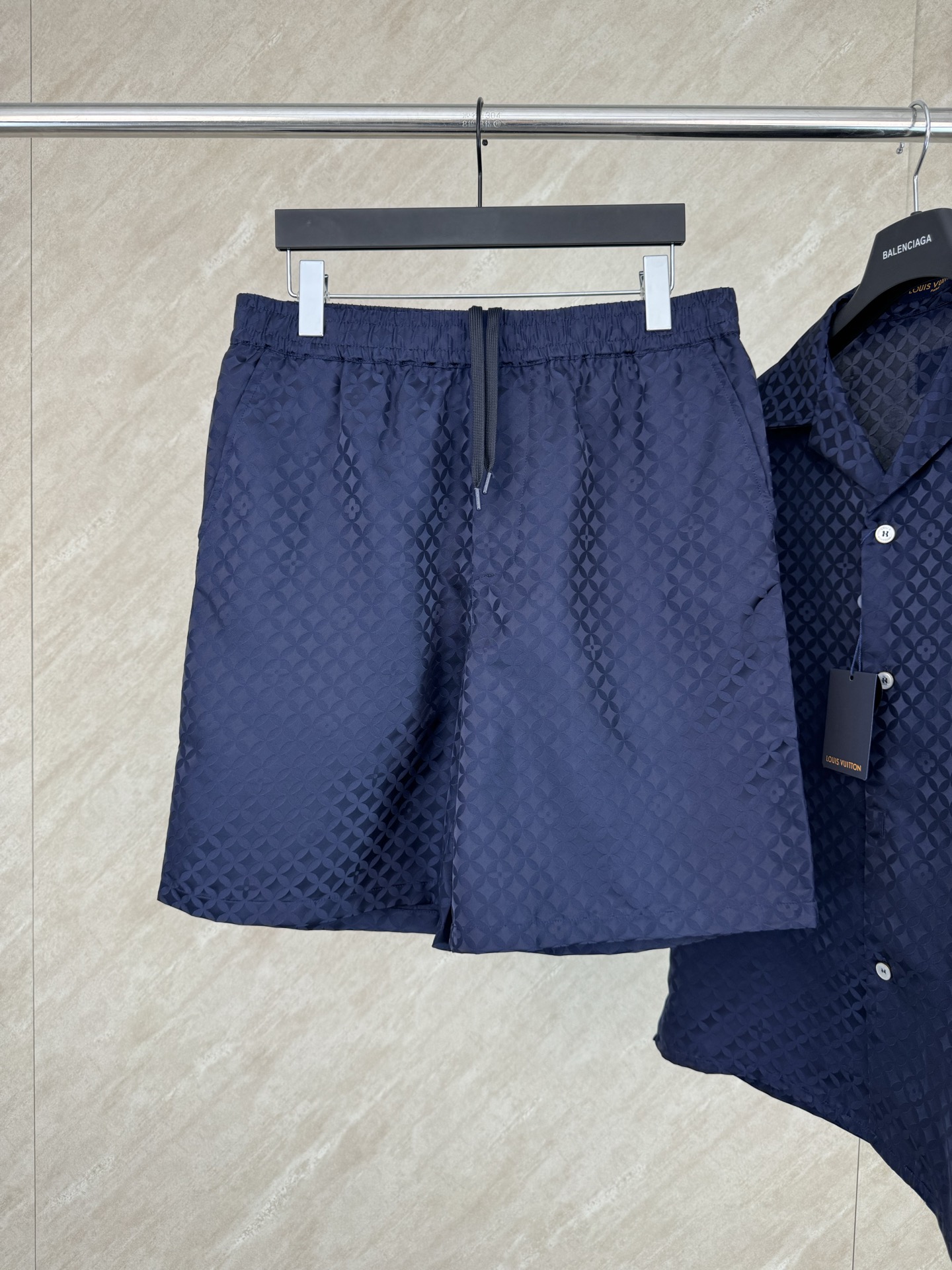 P170 1v FW25 Pantalón corto de traje en jacquard con monograma y estampado oscuro Nigo joint Talla: S/M/L/XL