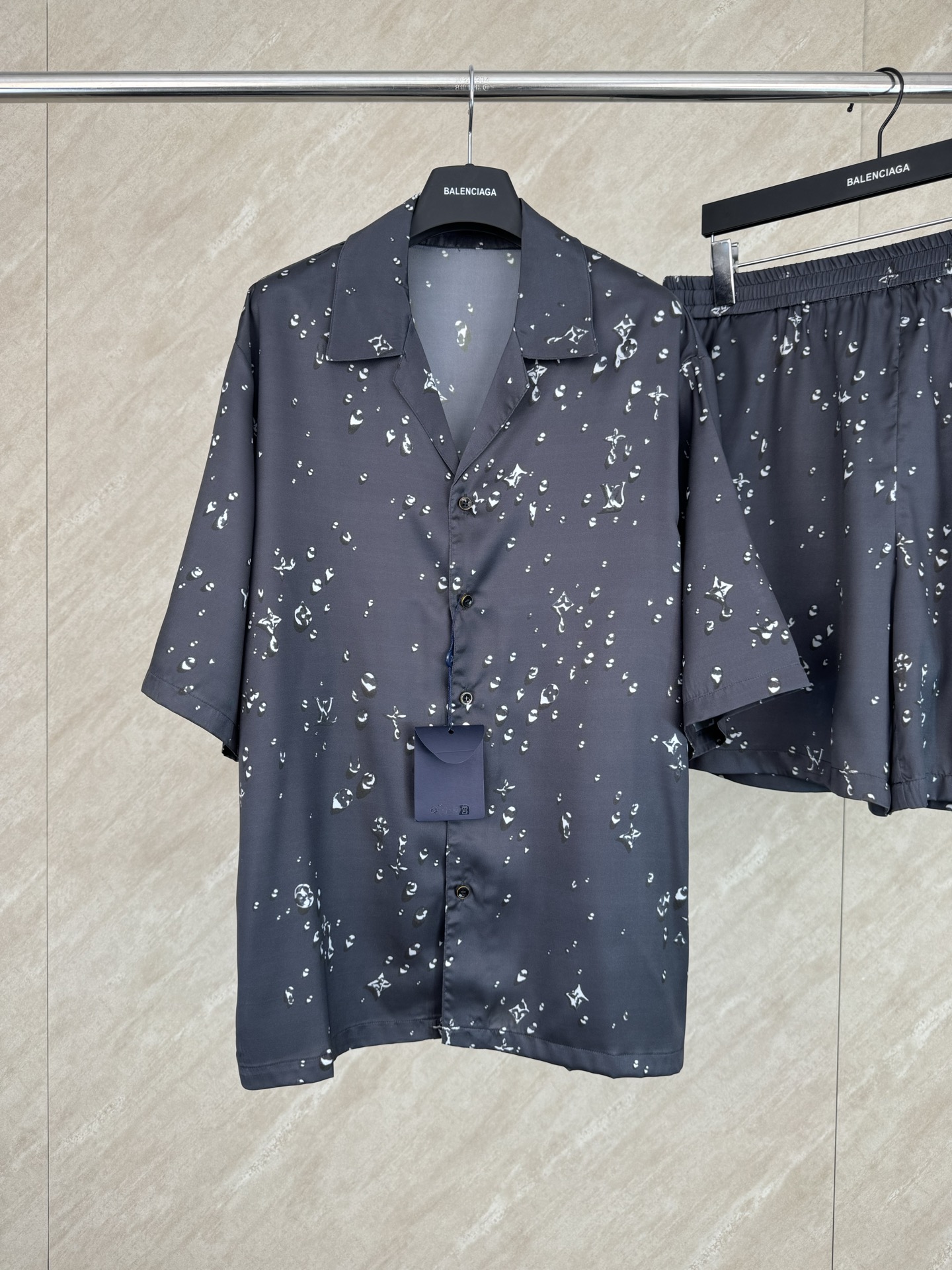 P175 1v FW25 Camisa de manga corta para traje de popelina con monograma en toda la superficie Talla: S/M/L/XL