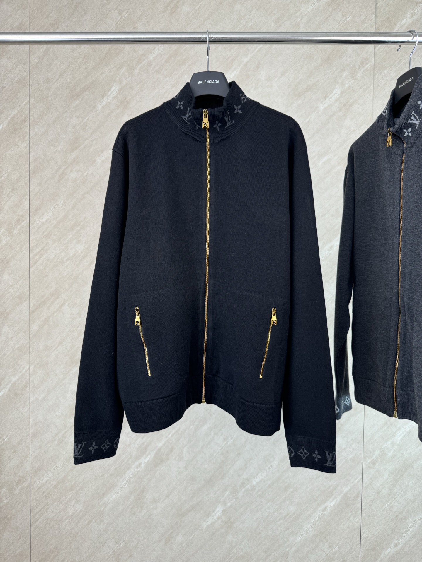 P285 1v 25FW Chaqueta tipo túnica de viaje de punto doble talla s m l xl Combinando comodidad y elegancia, esta chaquet…