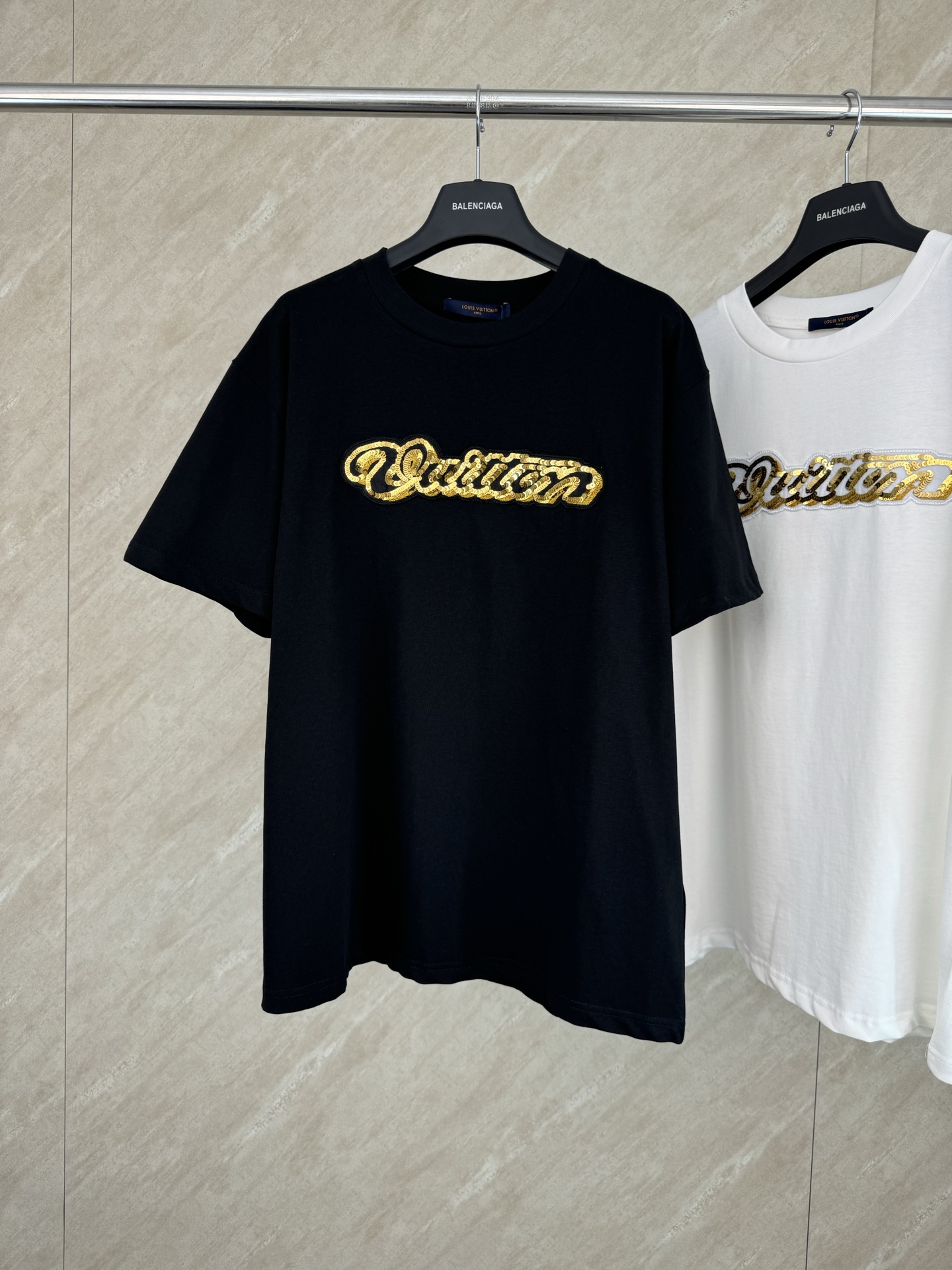 P135 1V Camiseta bordada con parche de lentejuelas característico manga corta TALLA S/M/L/XL