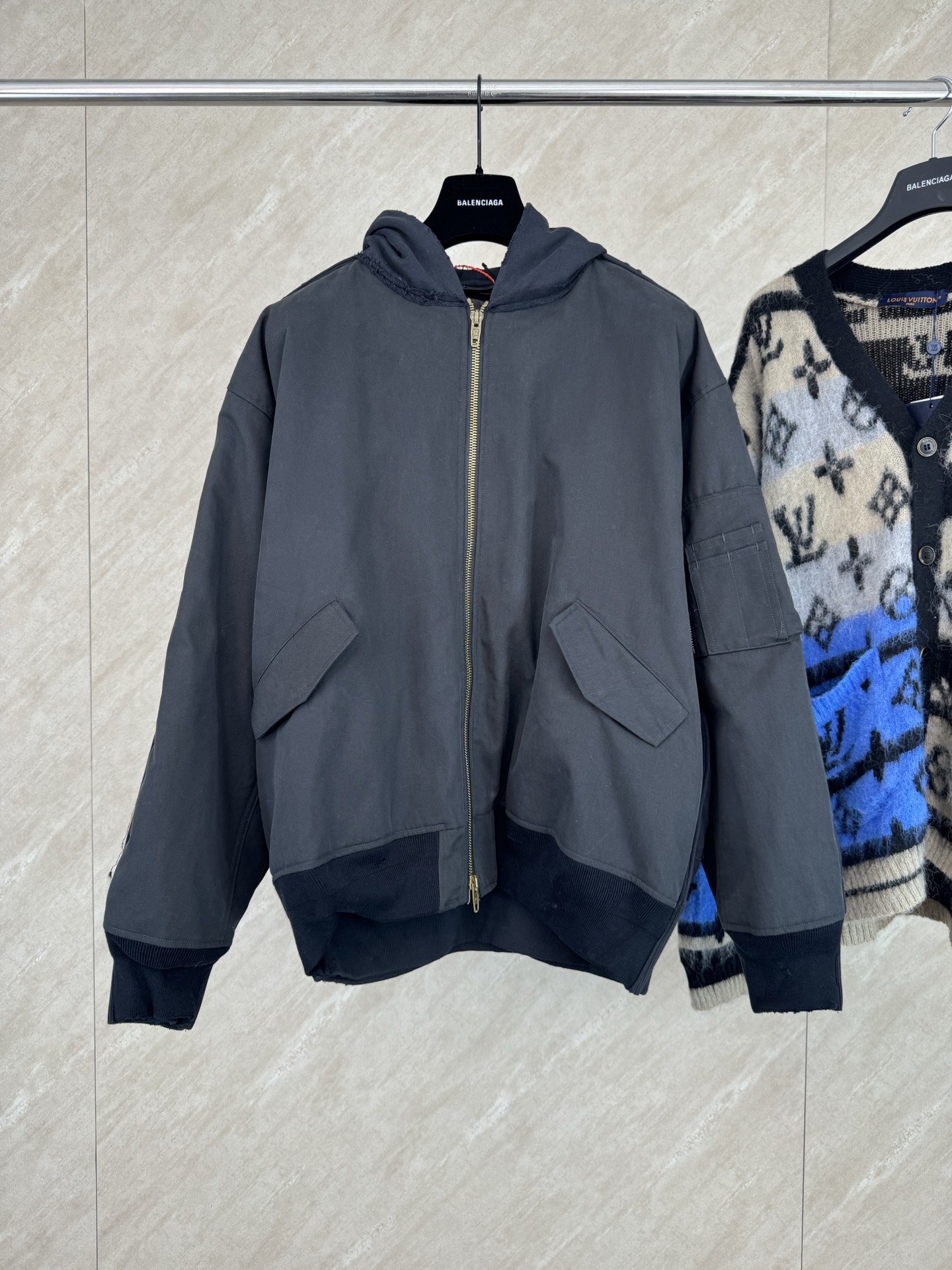 P505 Balenciaga París 25FW chaqueta acolchada de algodón con construcción delantera y trasera. Tallas: XS/S/M. La capa …