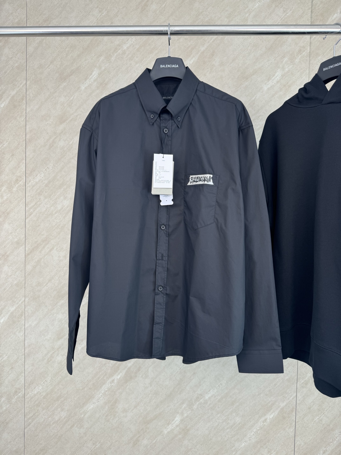 P175 BALENCIAGA París 26SS camisa de manga larga con cuello y estampado de pasta de goma en color liso, tallas 44 46 48