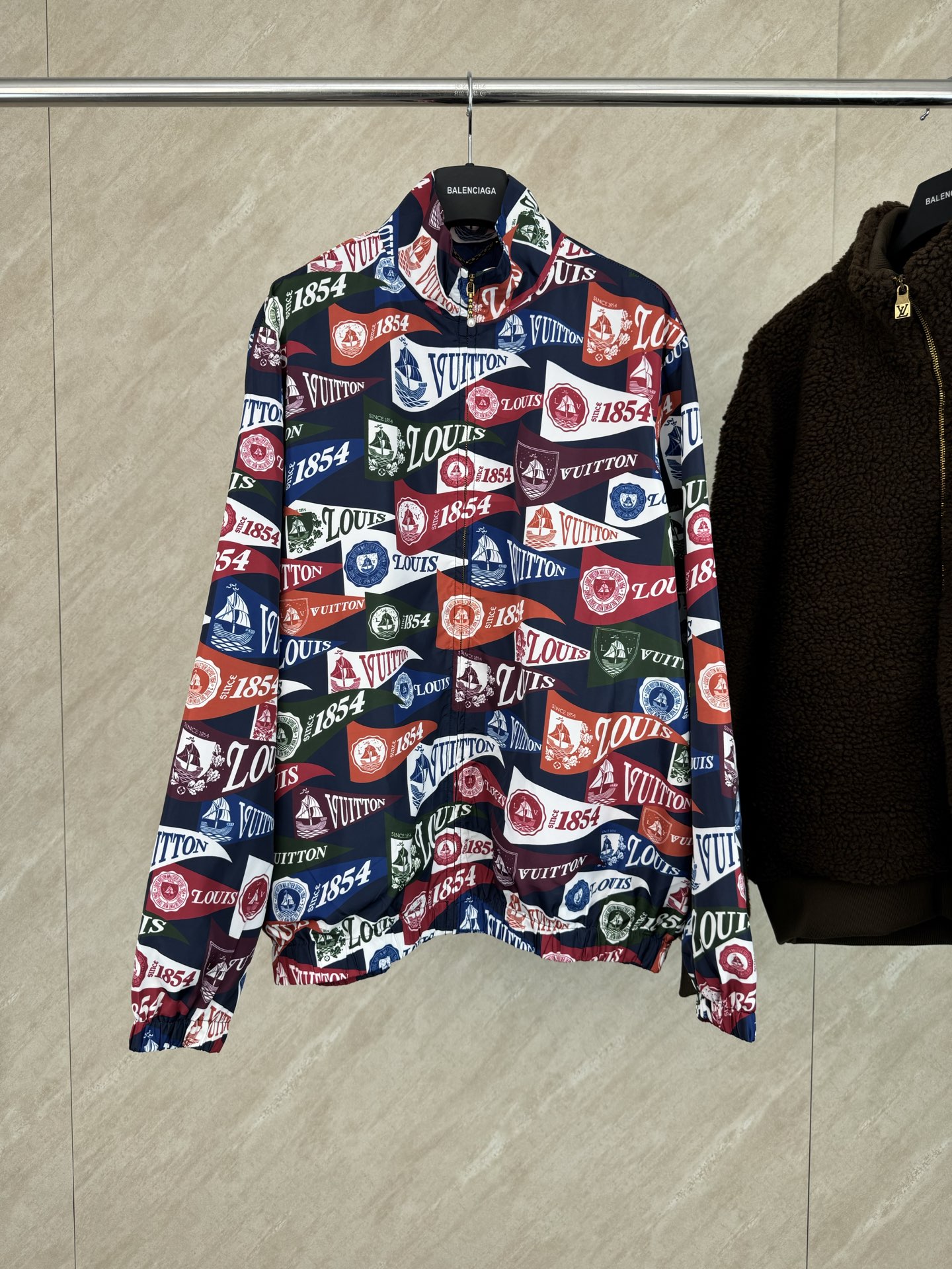 P245 Chaqueta con cremallera estampada en toda la serie cápsula 1v talla: 46 48 50 52