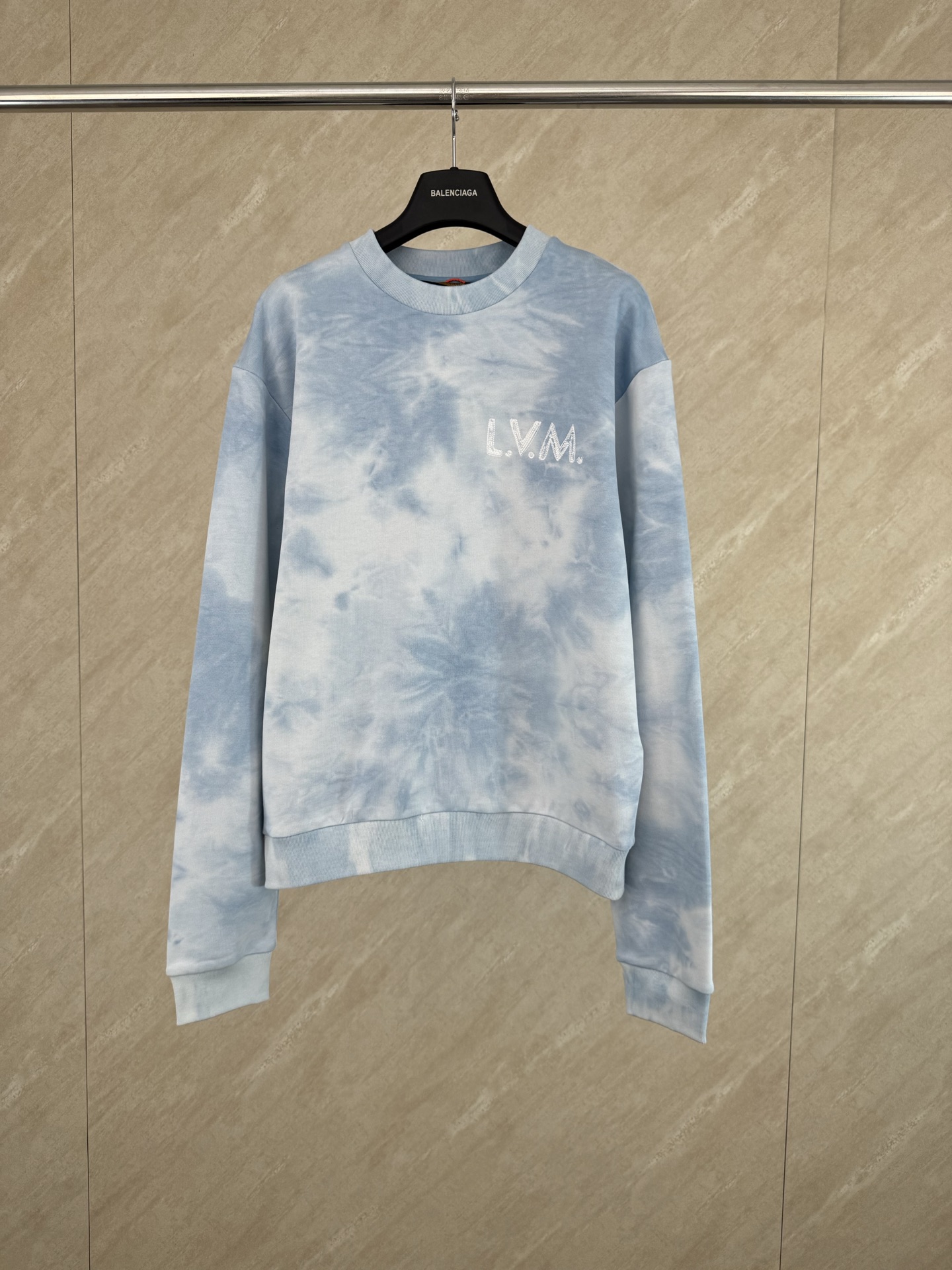 P180 1v SS26 nueva sudadera con cuello redondo y estampado LVM tie-dye Talla: S/M/L/XL Confeccionada con tejido de suda…
