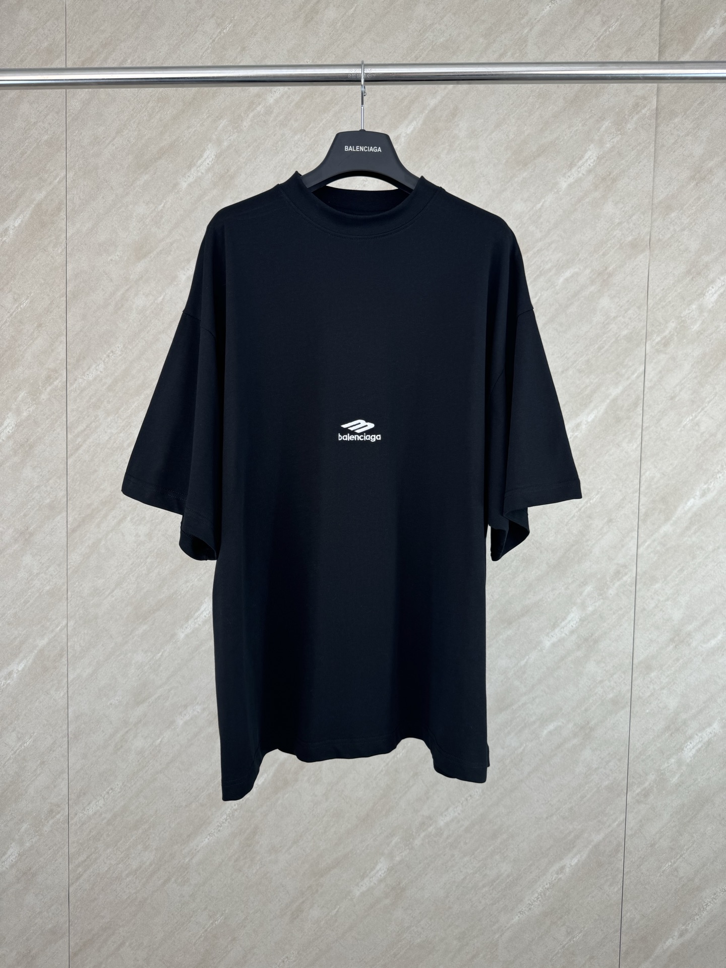 P115 BALENCIAGA París 26SS camiseta de manga corta cuello redondo con letras bordadas y corte estructurado, tallas S M …