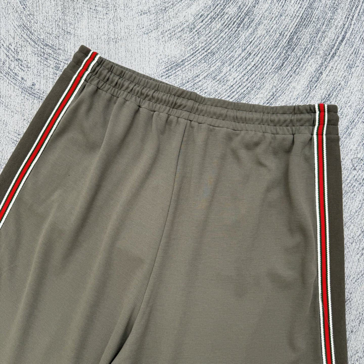 Gucci Gucci 古奇 FW25 早秋新款 棉质条纹撞色织带字母标识刺绣抽绳短裤
