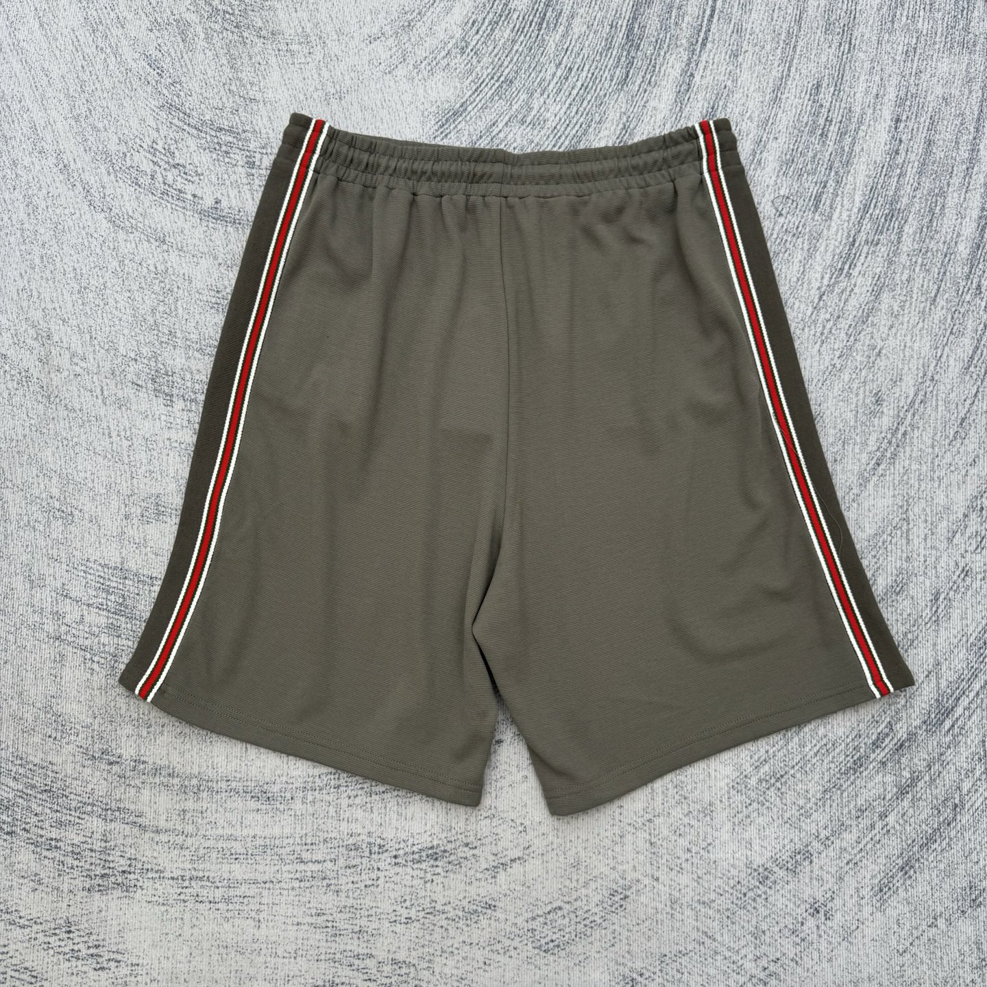 Gucci Gucci 古奇 FW25 早秋新款 棉质条纹撞色织带字母标识刺绣抽绳短裤