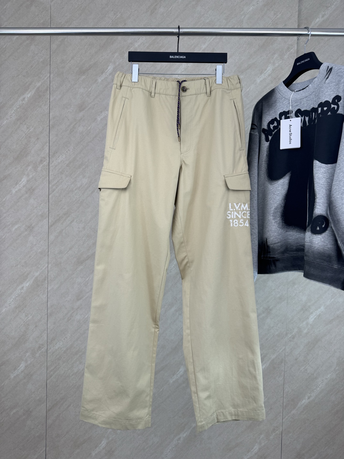 P245 1v Pantalón cargo casual de algodón bordado con logo de bolsillo Louis talla: 46 48 50 52