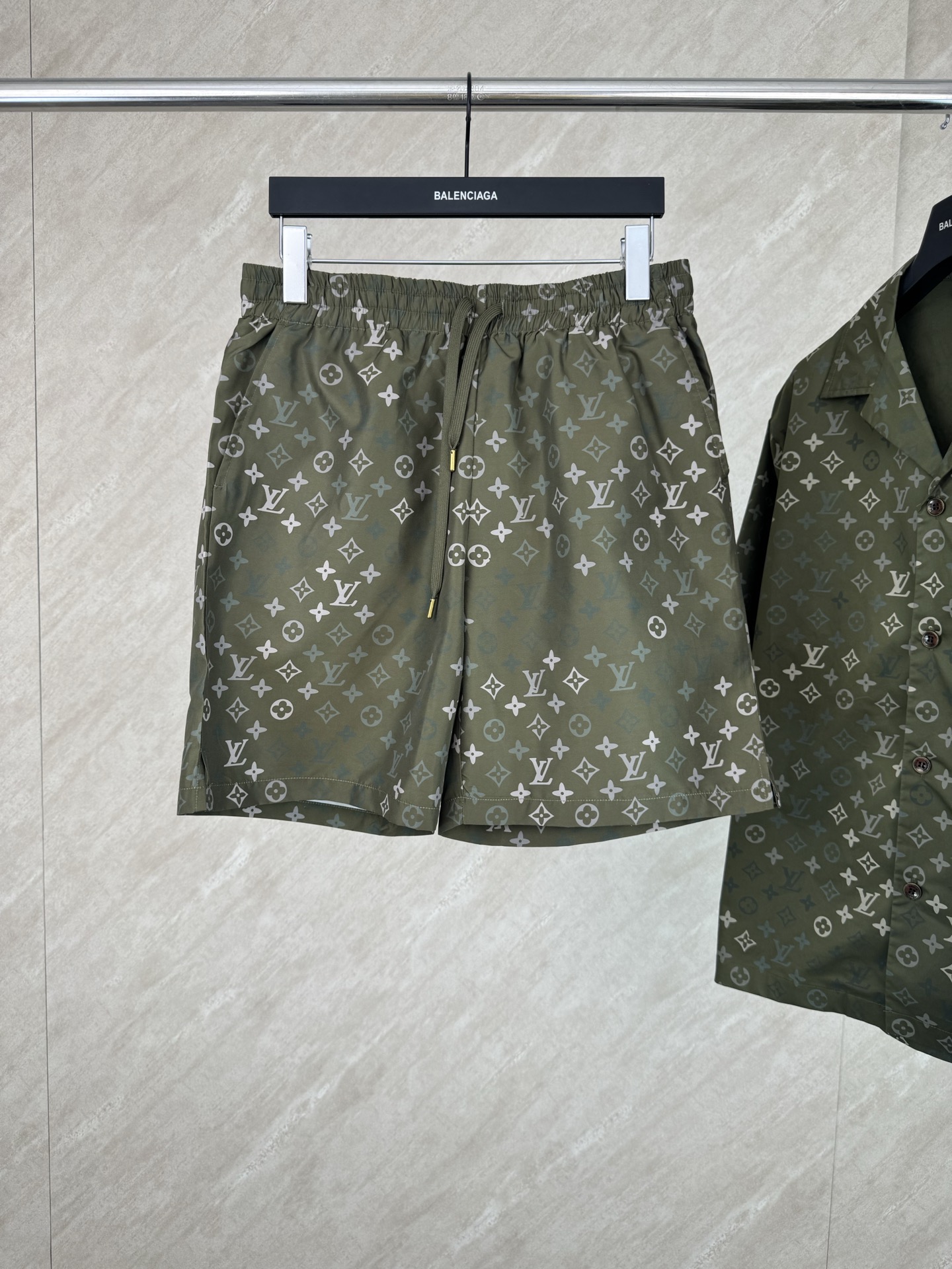 P165 1v Louis Pantalón corto de traje para presbicia verde oliva Talla s m l xl Confeccionado en tejido de nailon liger…