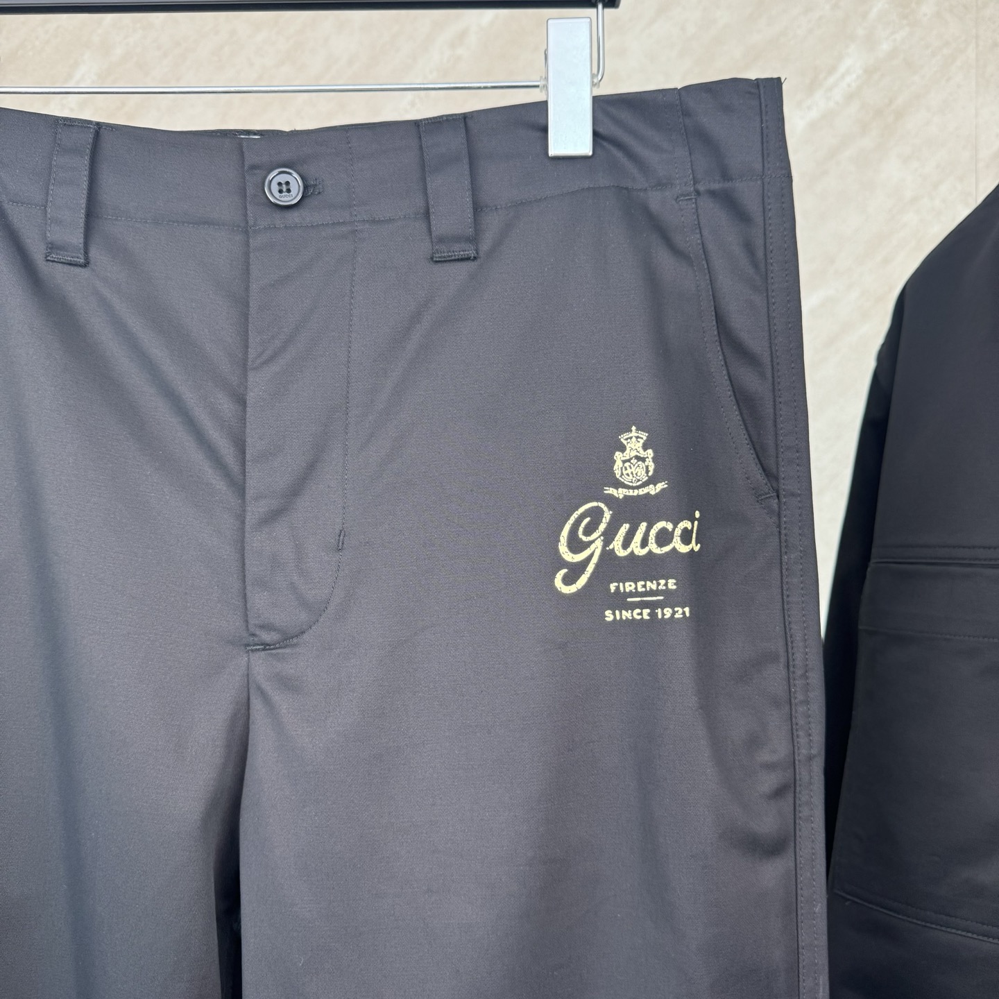 Gucci Gucci 古奇 SS26 字母皇冠标识印花斜纹布直筒裤