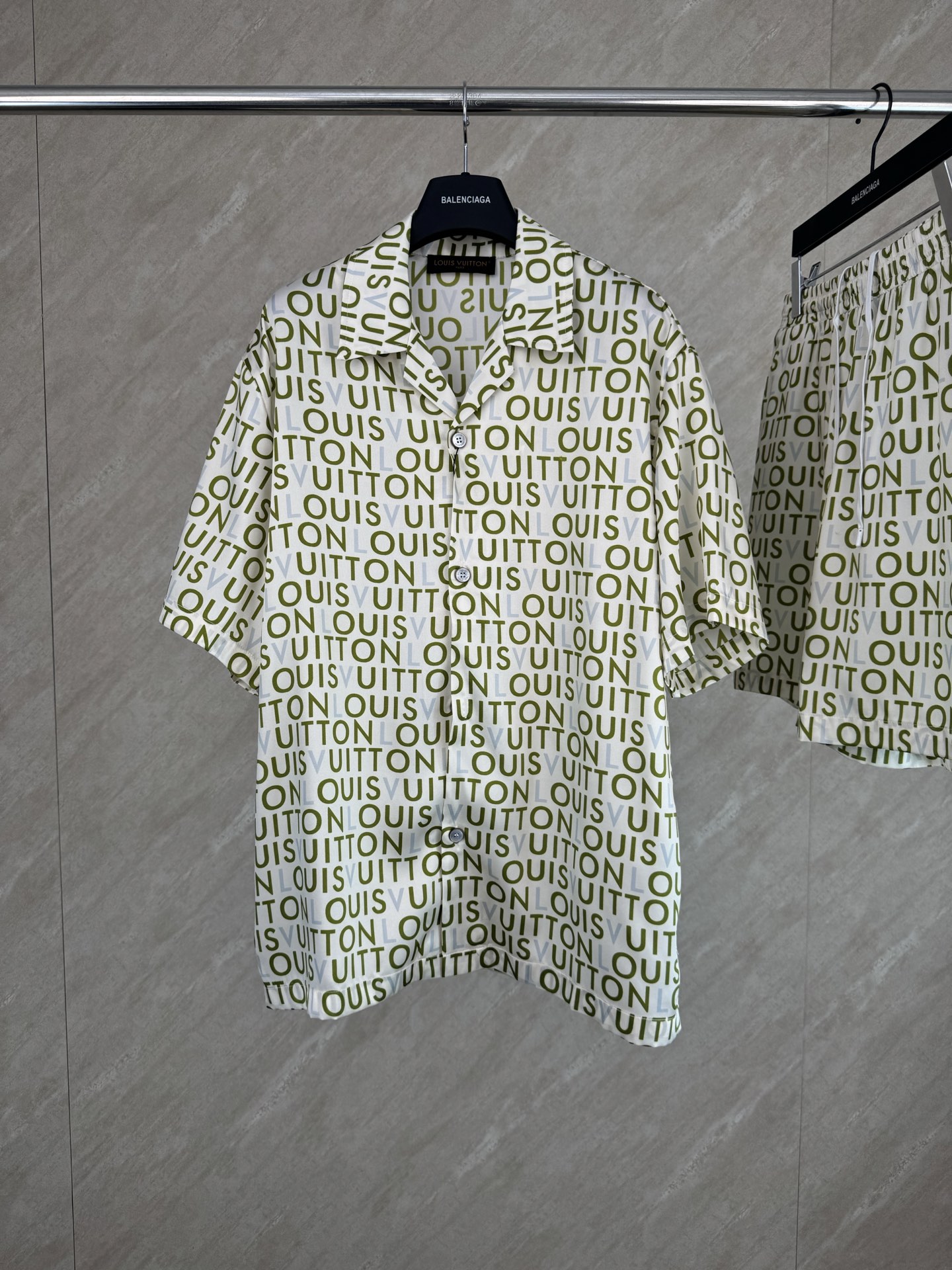 P185 1v SS26 Conjunto de camisa de manga corta de popelina con estampado de letras, nuevo modelo de primavera/verano. T…