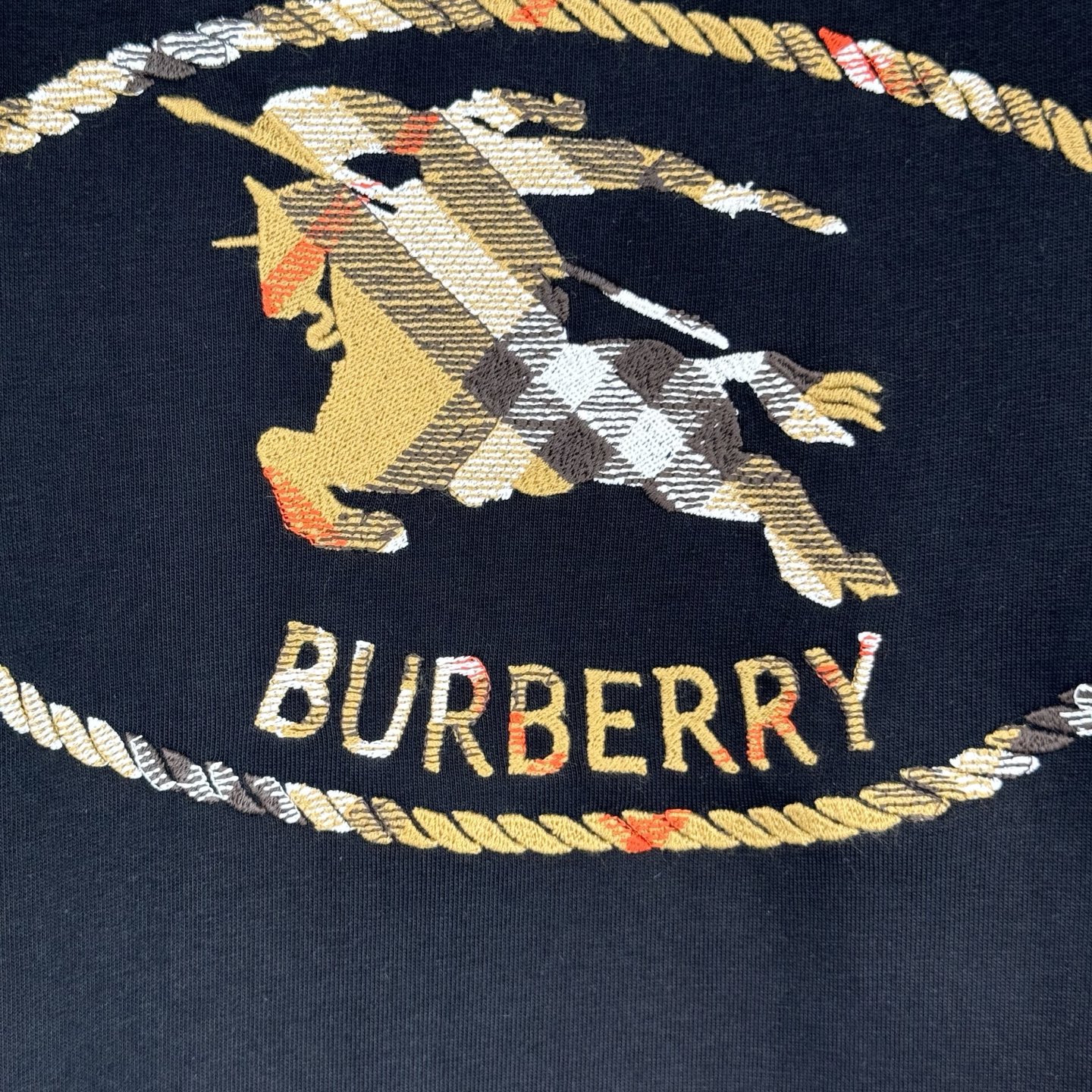Burberry Burberry 巴宝莉 SS26 格纹骑士马术印章刺绣圆领短袖T恤