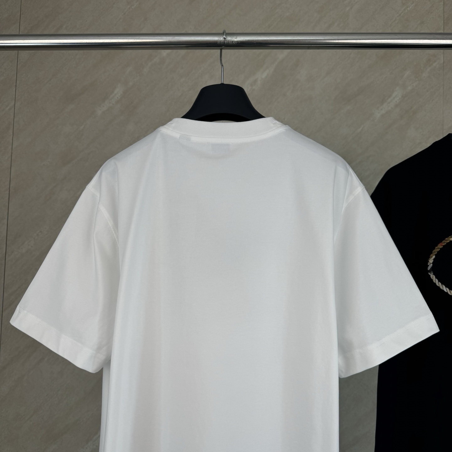 Burberry Burberry 巴宝莉 SS26 格纹骑士马术印章刺绣圆领短袖T恤