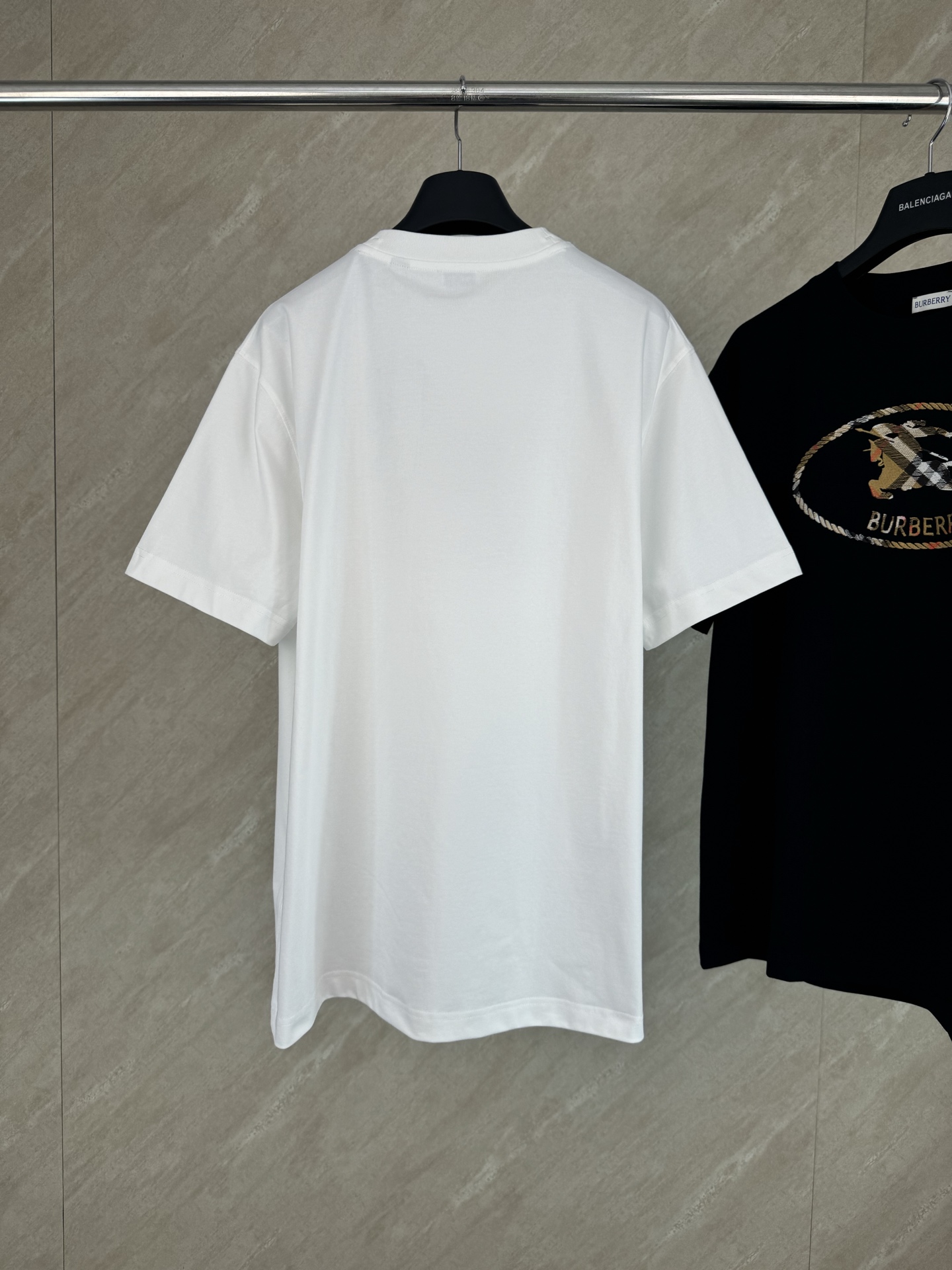 Burberry Burberry 巴宝莉 SS26 格纹骑士马术印章刺绣圆领短袖T恤