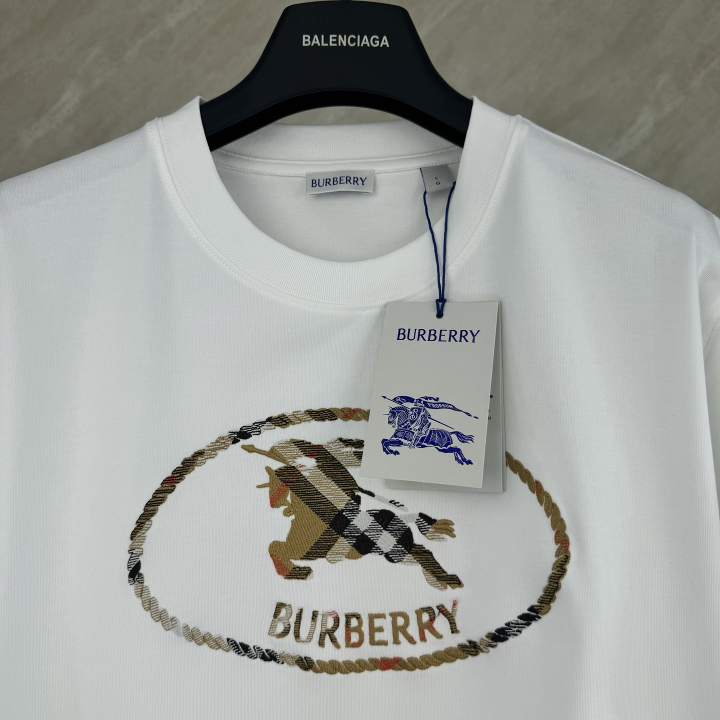 Burberry Burberry 巴宝莉 SS26 格纹骑士马术印章刺绣圆领短袖T恤