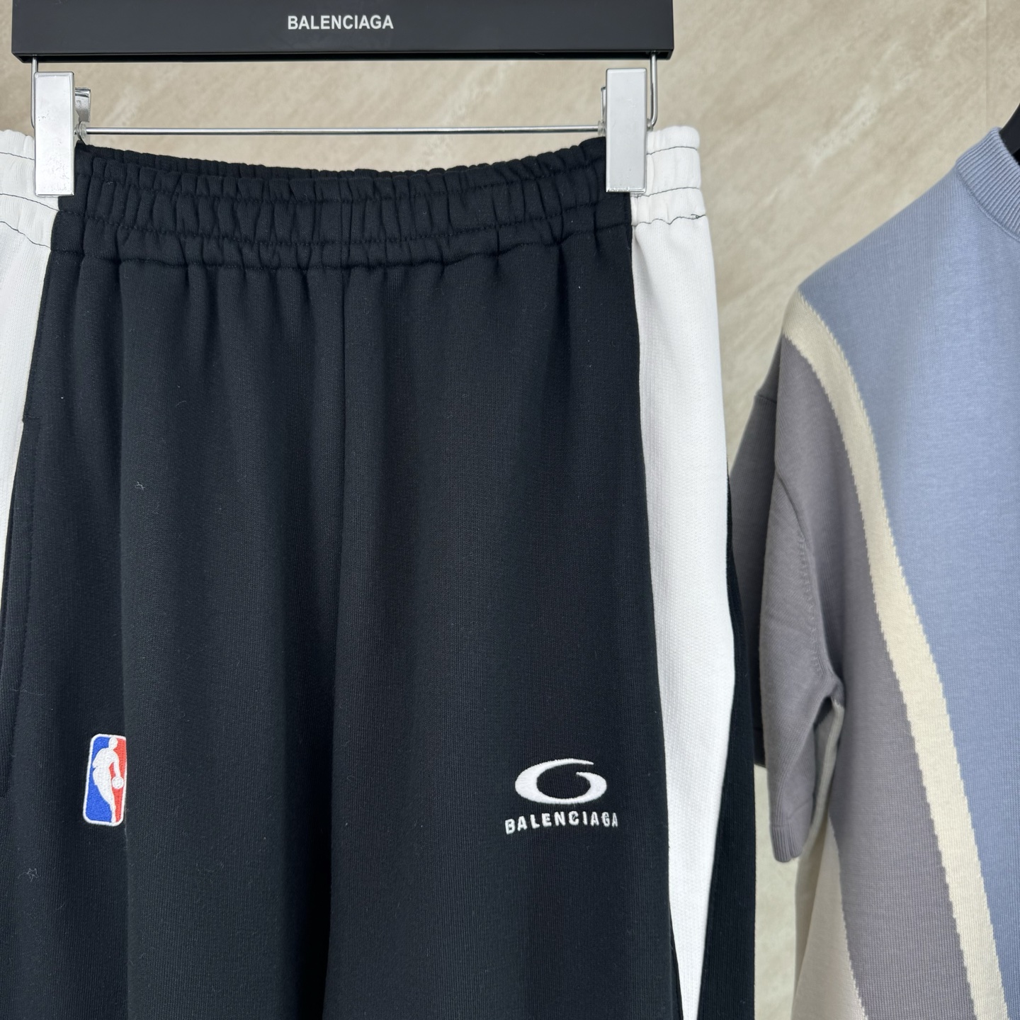 Balenciaga 巴黎世家 BLCG × NBA SS26 联名运动卫裤