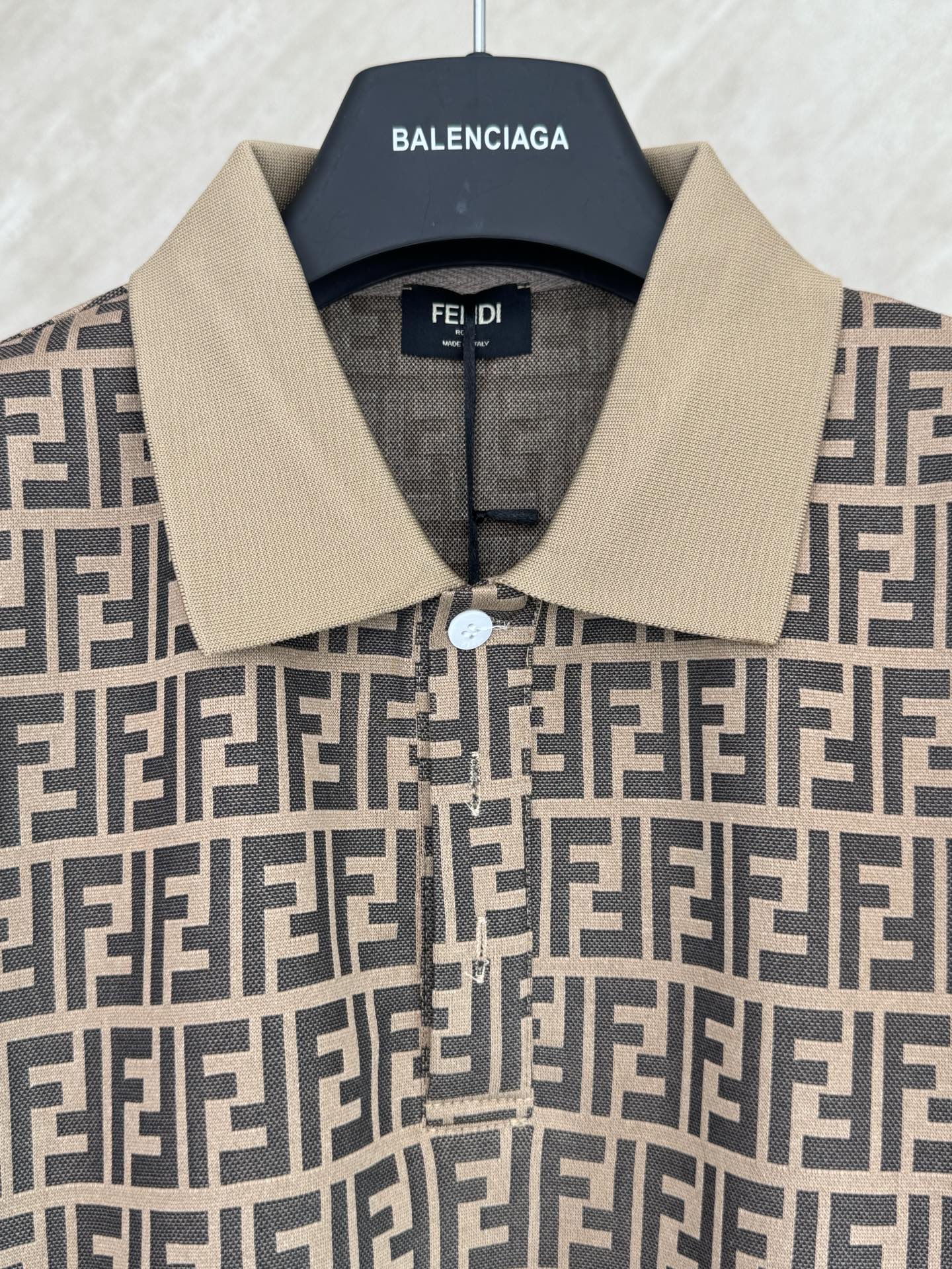 Fendi FENDI 芬迪 26ss 新品春夏满印提花翻领短袖POLO衫