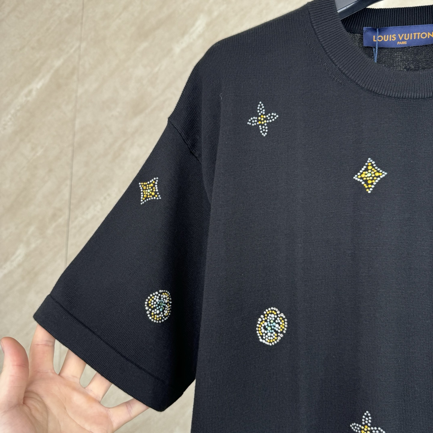 Louis Vuitton 1v SS26 Monogram花卉图案烫钻短袖T恤