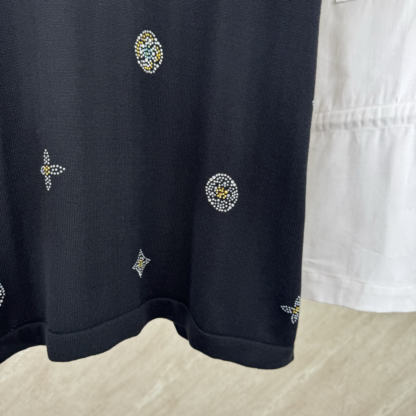 Louis Vuitton 1v SS26 Monogram花卉图案烫钻短袖T恤