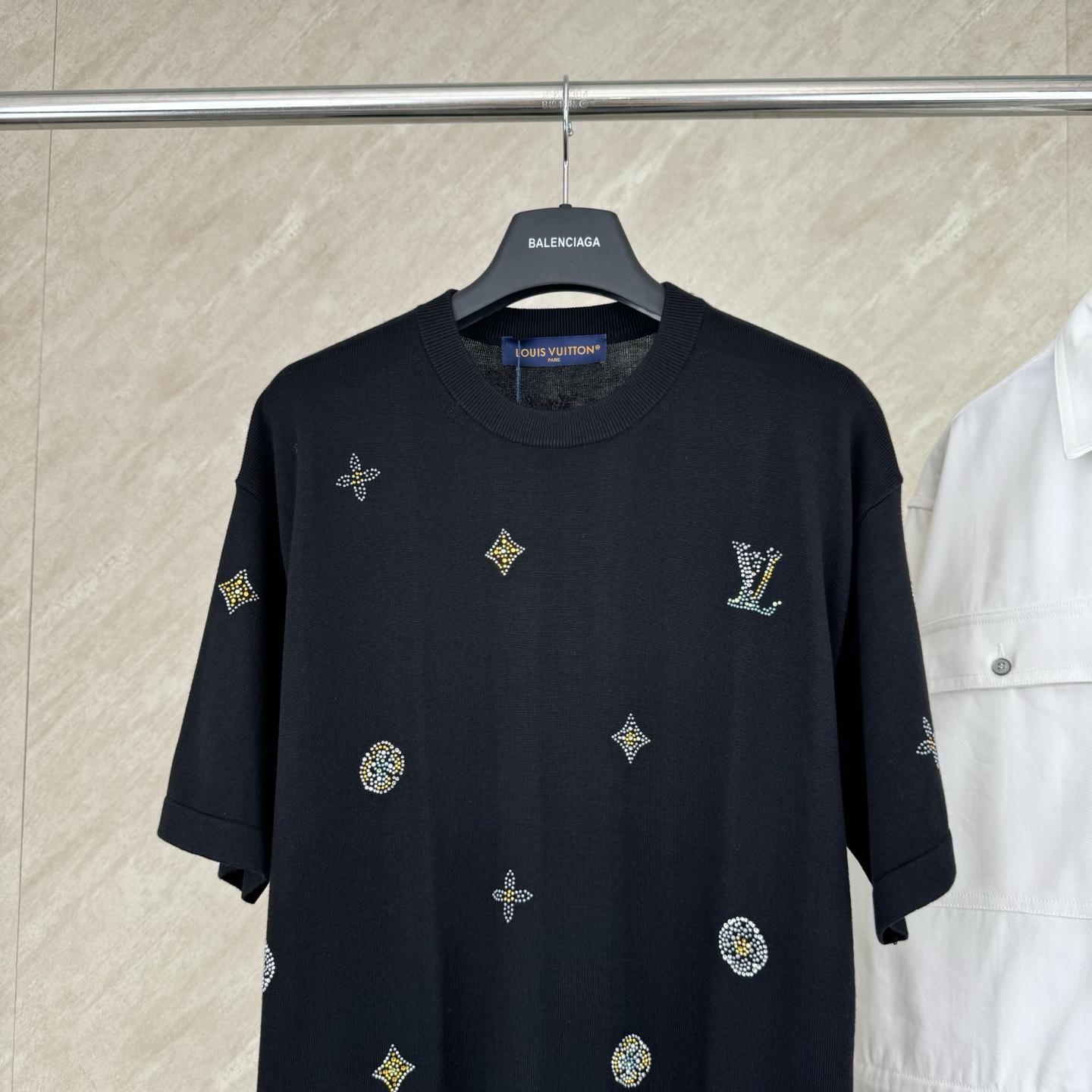 Louis Vuitton 1v SS26 Monogram花卉图案烫钻短袖T恤